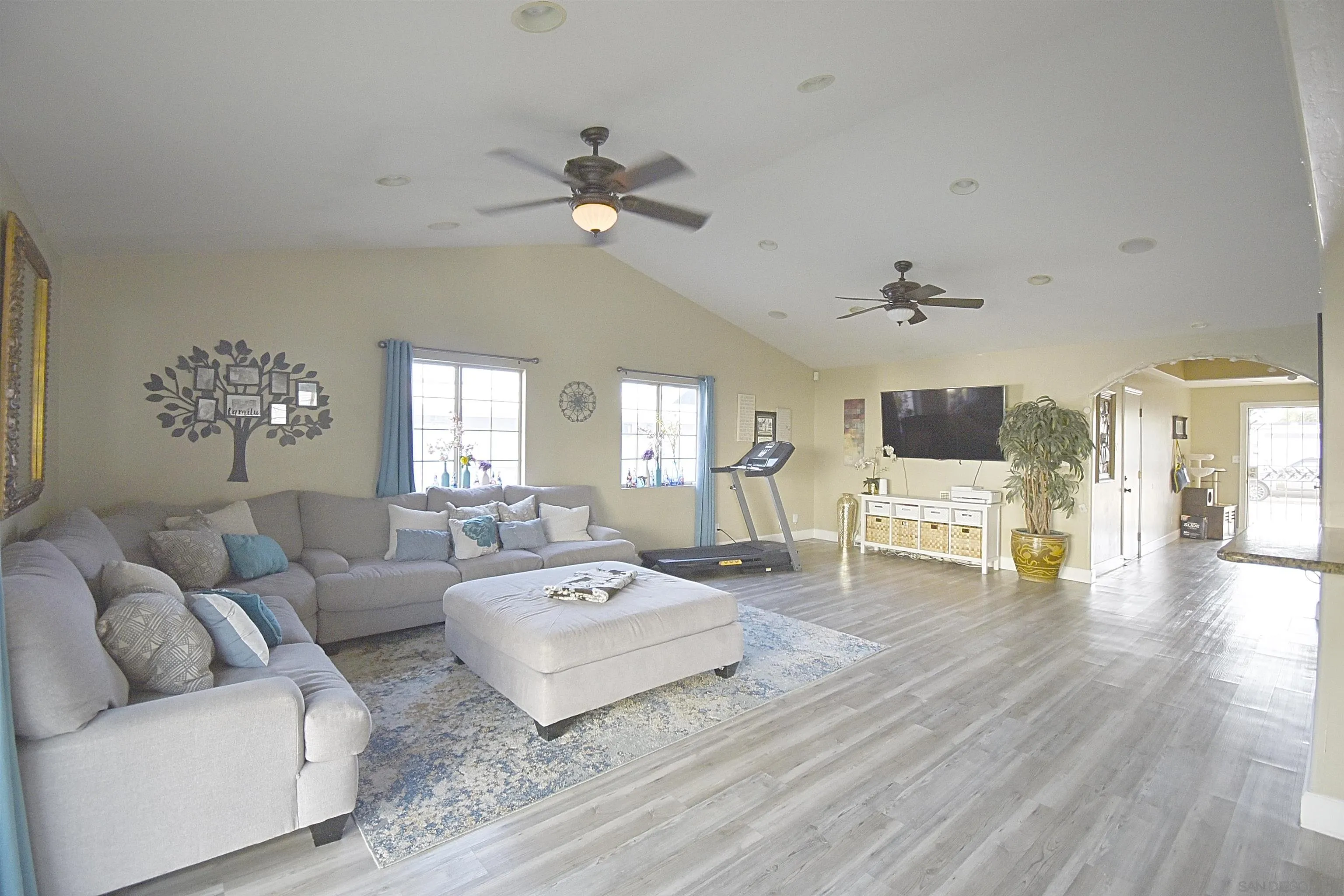 https://cdn.realtyfeed.com/cdn/127/250037395/a802521bd7b47b44b2cc89ec7edf86f8.webp