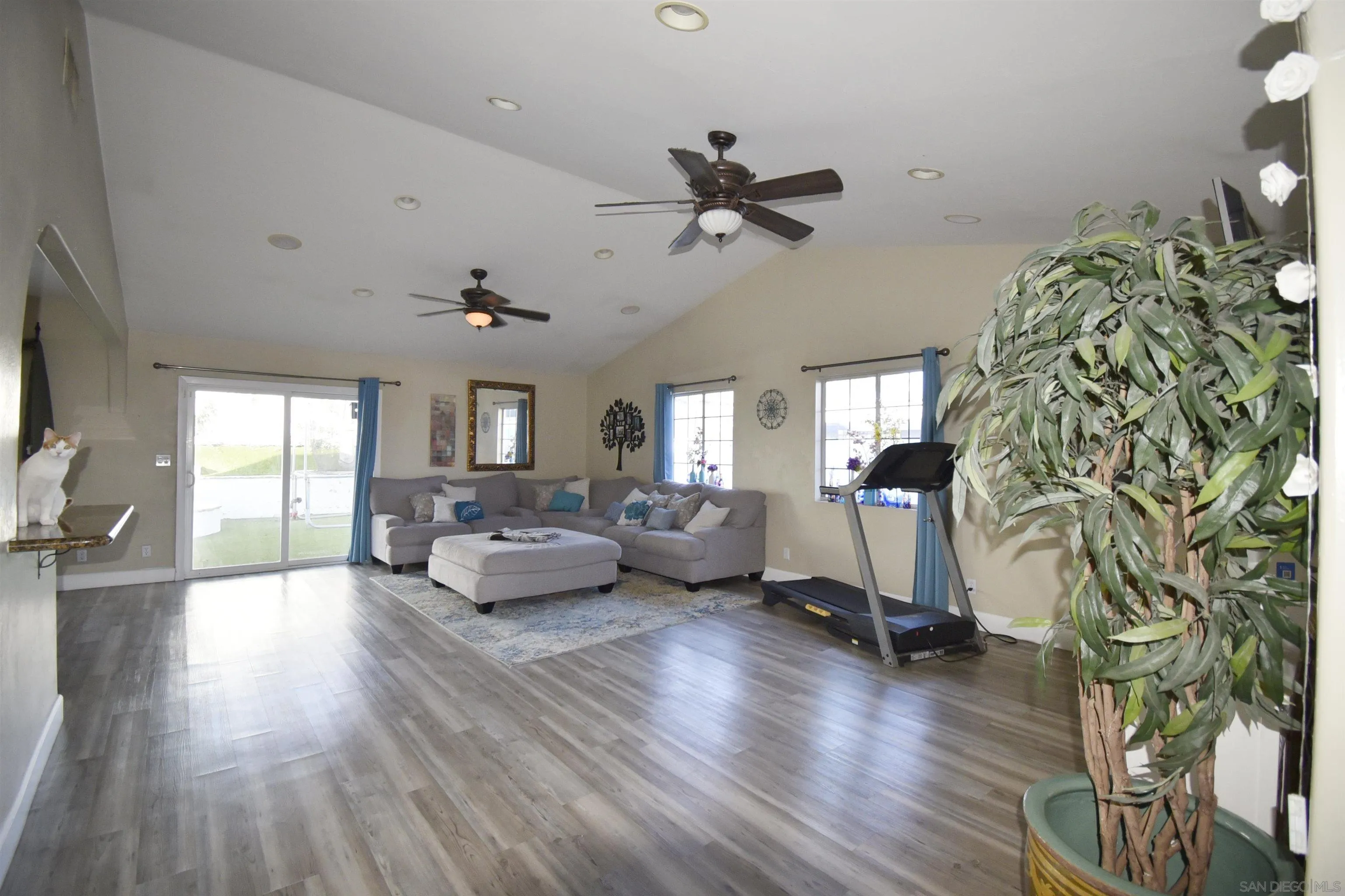 https://cdn.realtyfeed.com/cdn/127/250037395/b8ba8b81d4780bad2a650986595f342c.webp