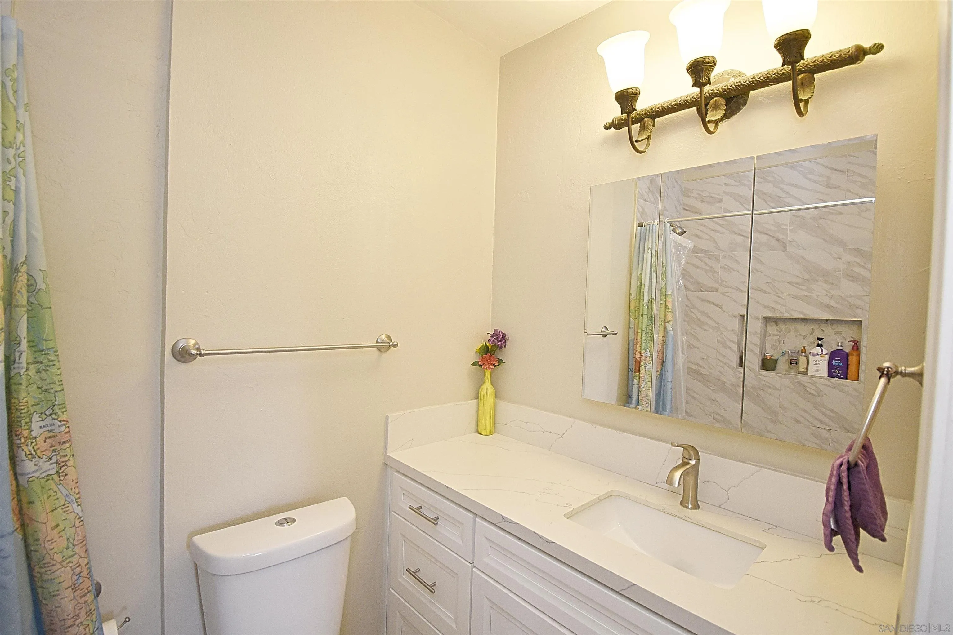https://cdn.realtyfeed.com/cdn/127/250037395/bc3d9948b4437c21c9a7832f240f4e72.webp