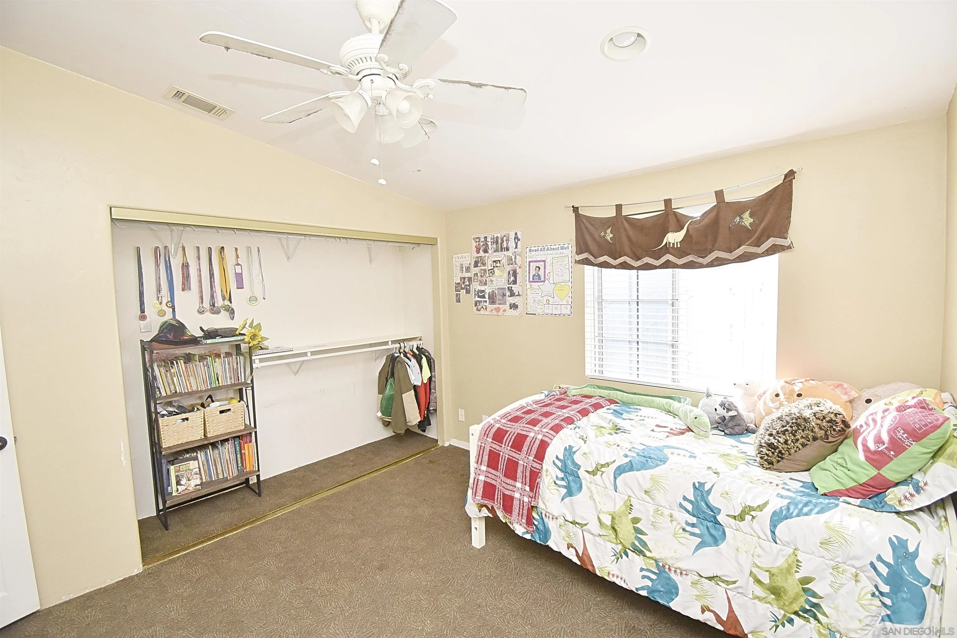 https://cdn.realtyfeed.com/cdn/127/250037395/c52b859f3caf03fc9eaa9fbd85ef599e.webp
