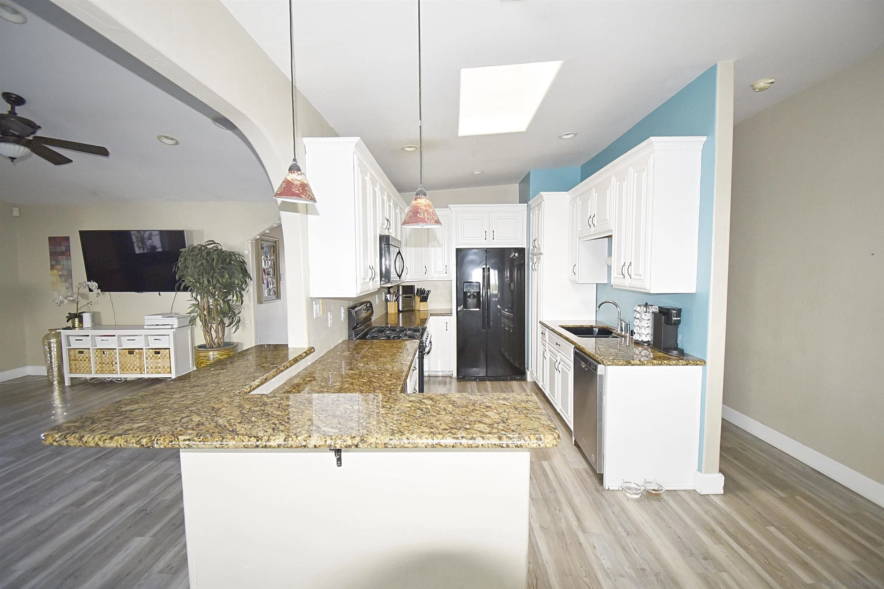https://cdn.realtyfeed.com/cdn/127/250037395/ce30f697f120c3ecd9cb2294789b3c3b.webp