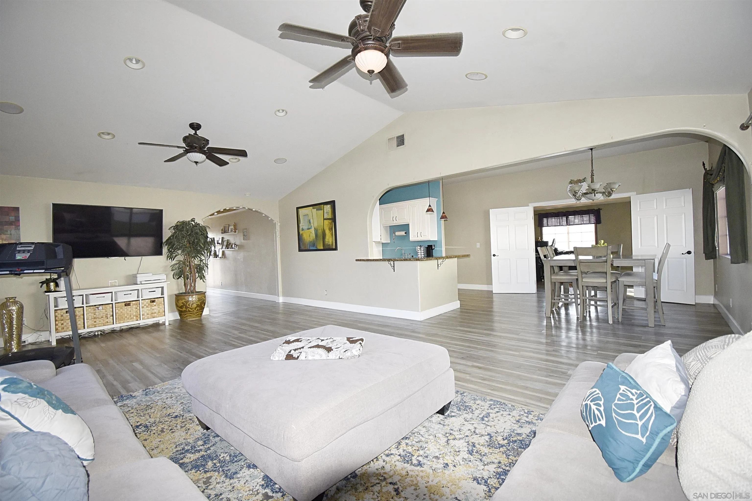 https://cdn.realtyfeed.com/cdn/127/250037395/df2fa0c3d48a28928c633dc283a113ed.webp