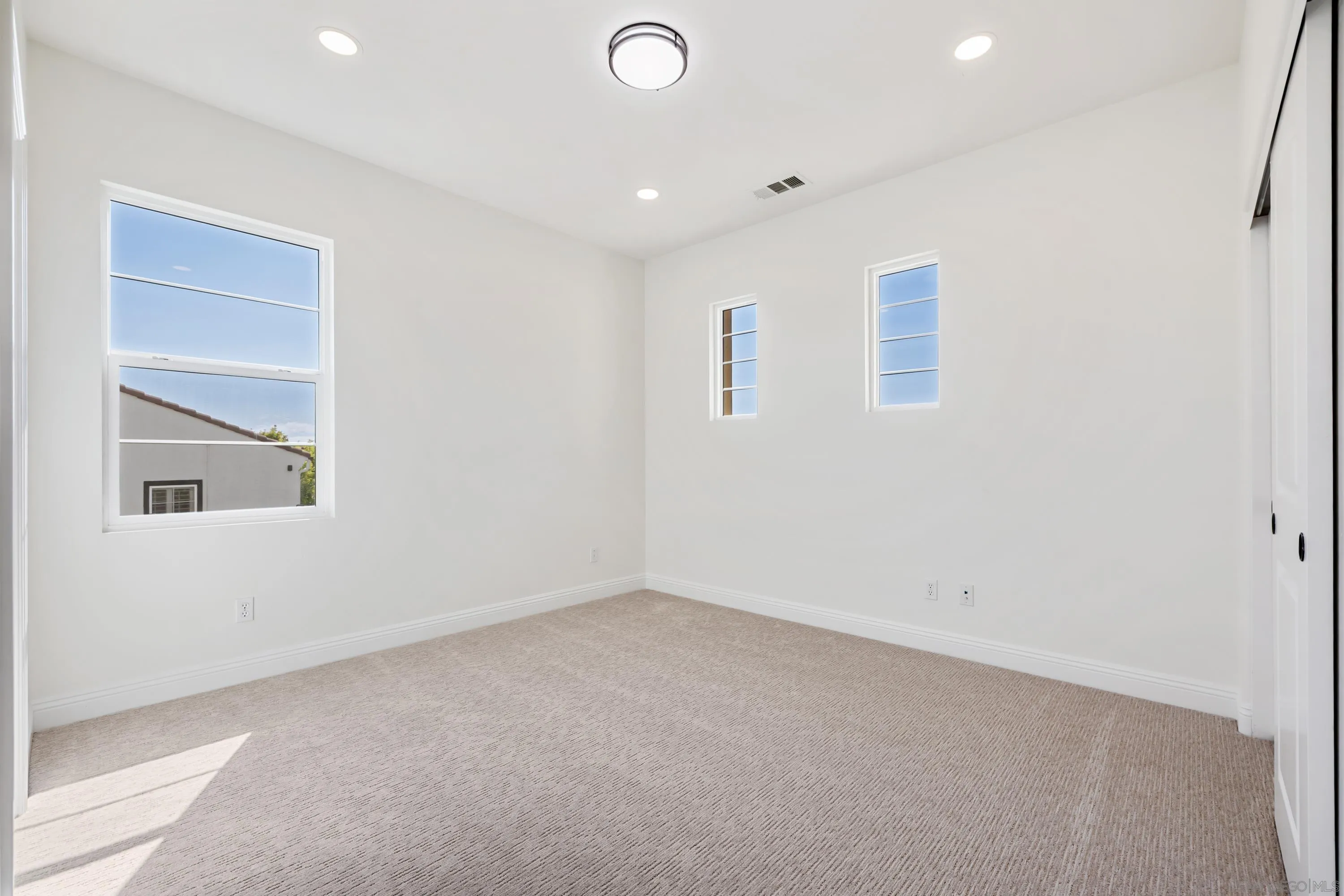 https://cdn.realtyfeed.com/cdn/127/250037396/53a53e0391e001228432fdc9cac272ef.webp