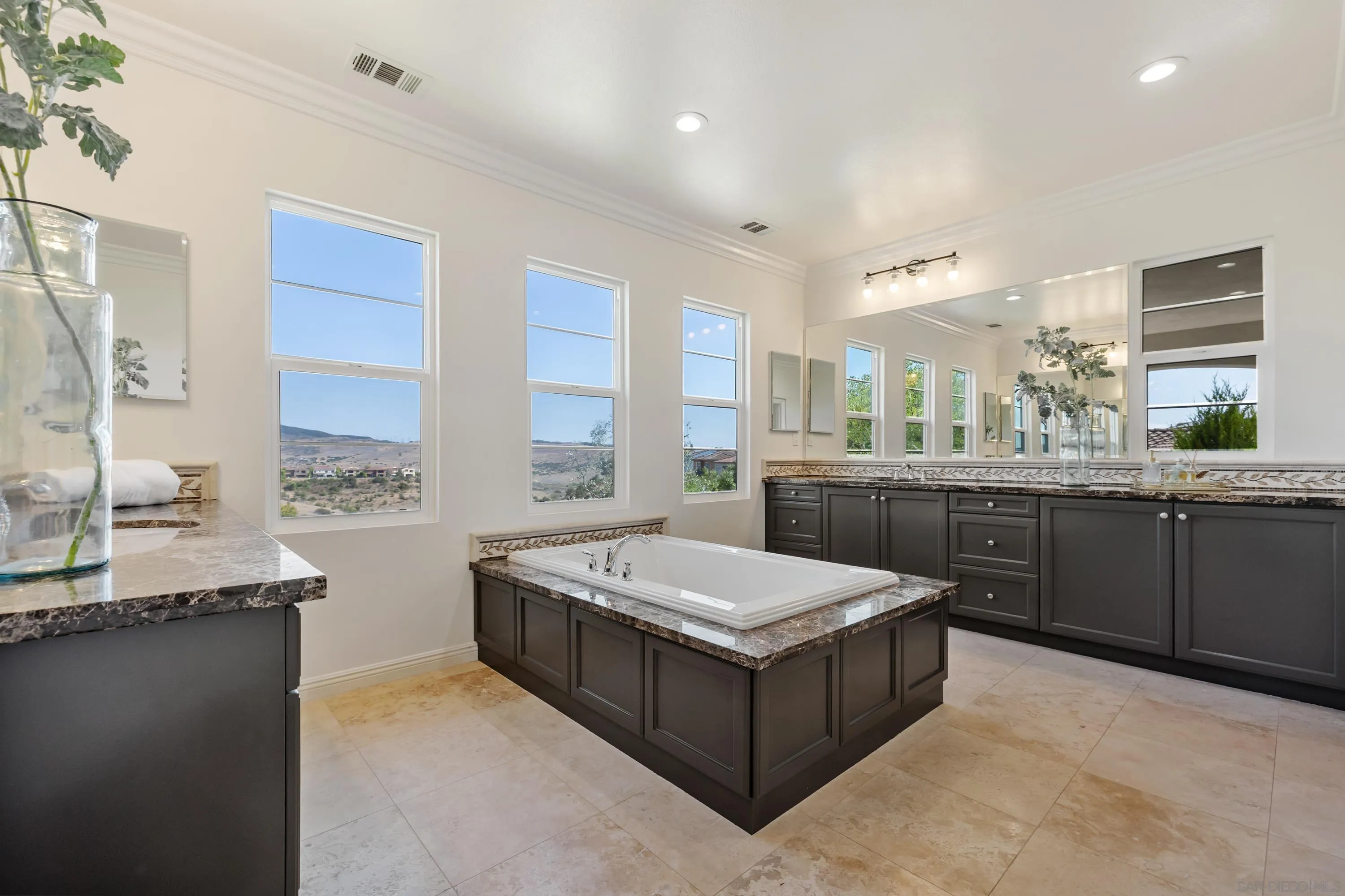 https://cdn.realtyfeed.com/cdn/127/250037396/d22f32534626c27b6fcb214119b16dd7.webp