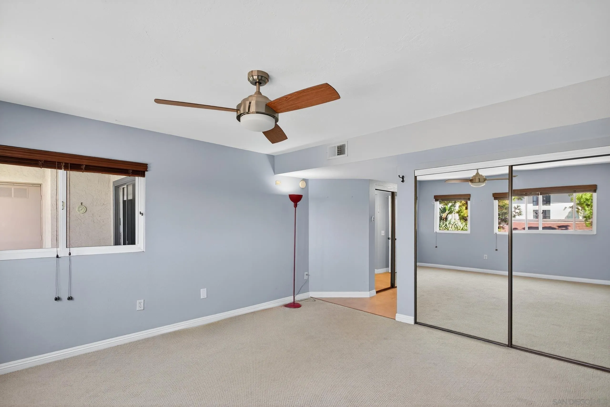 https://cdn.realtyfeed.com/cdn/127/250037400/06c868aee99c91e9a5af7269e2d9788a.webp