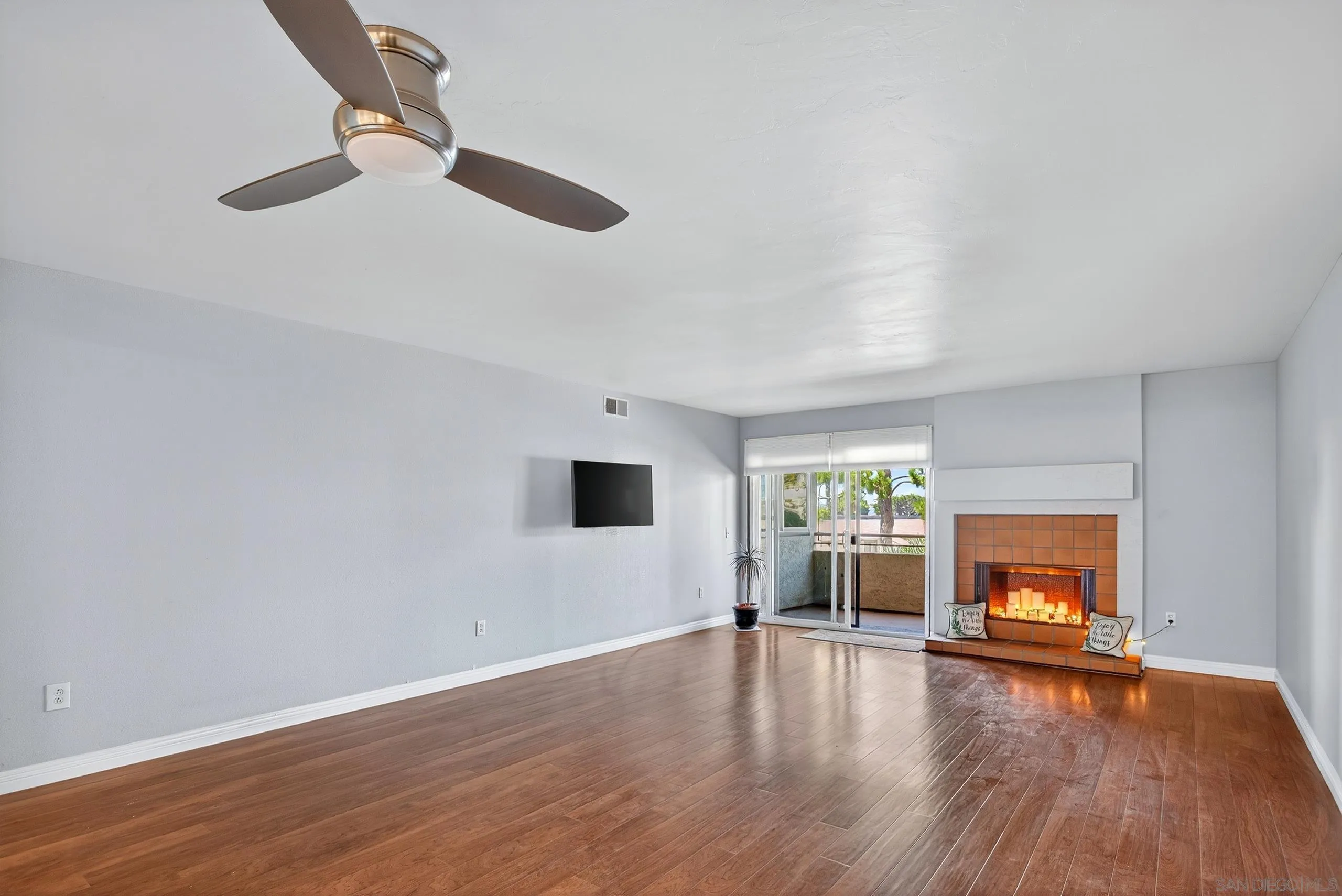 https://cdn.realtyfeed.com/cdn/127/250037400/220c959f15d59bfeaf3c3ef08c5a17a0.webp