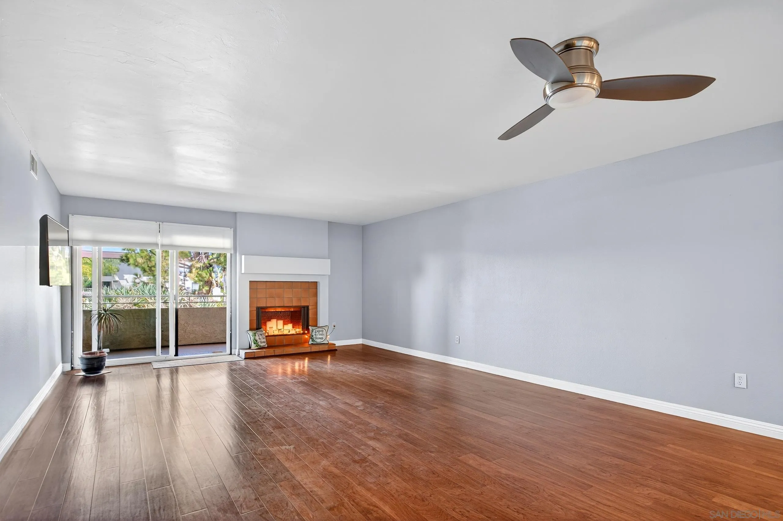 https://cdn.realtyfeed.com/cdn/127/250037400/344079602e96bf25184e2e7b3ce85fec.webp