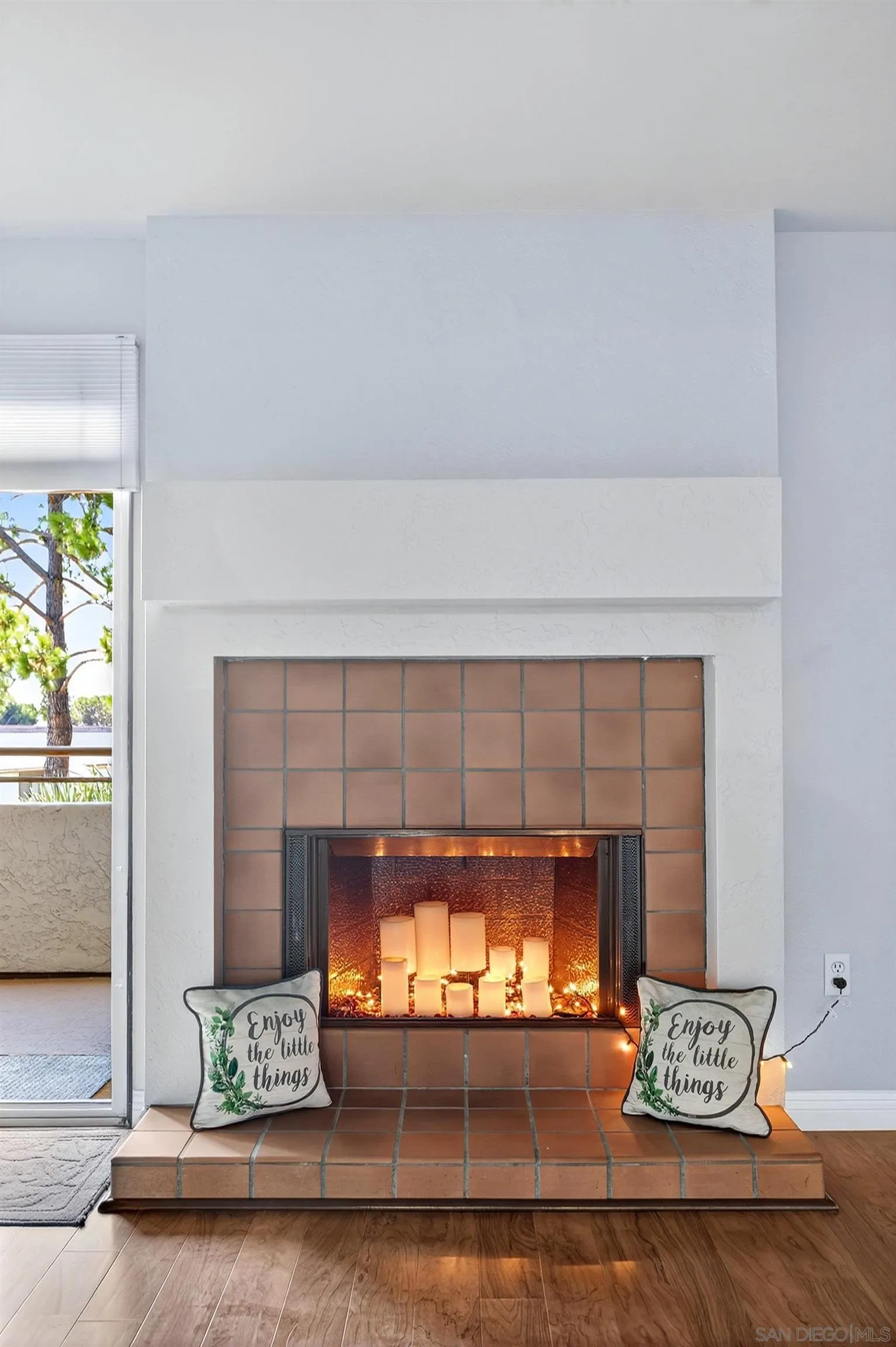 https://cdn.realtyfeed.com/cdn/127/250037400/8a2bf2a10ec829fea24fd989efbac7ea.webp