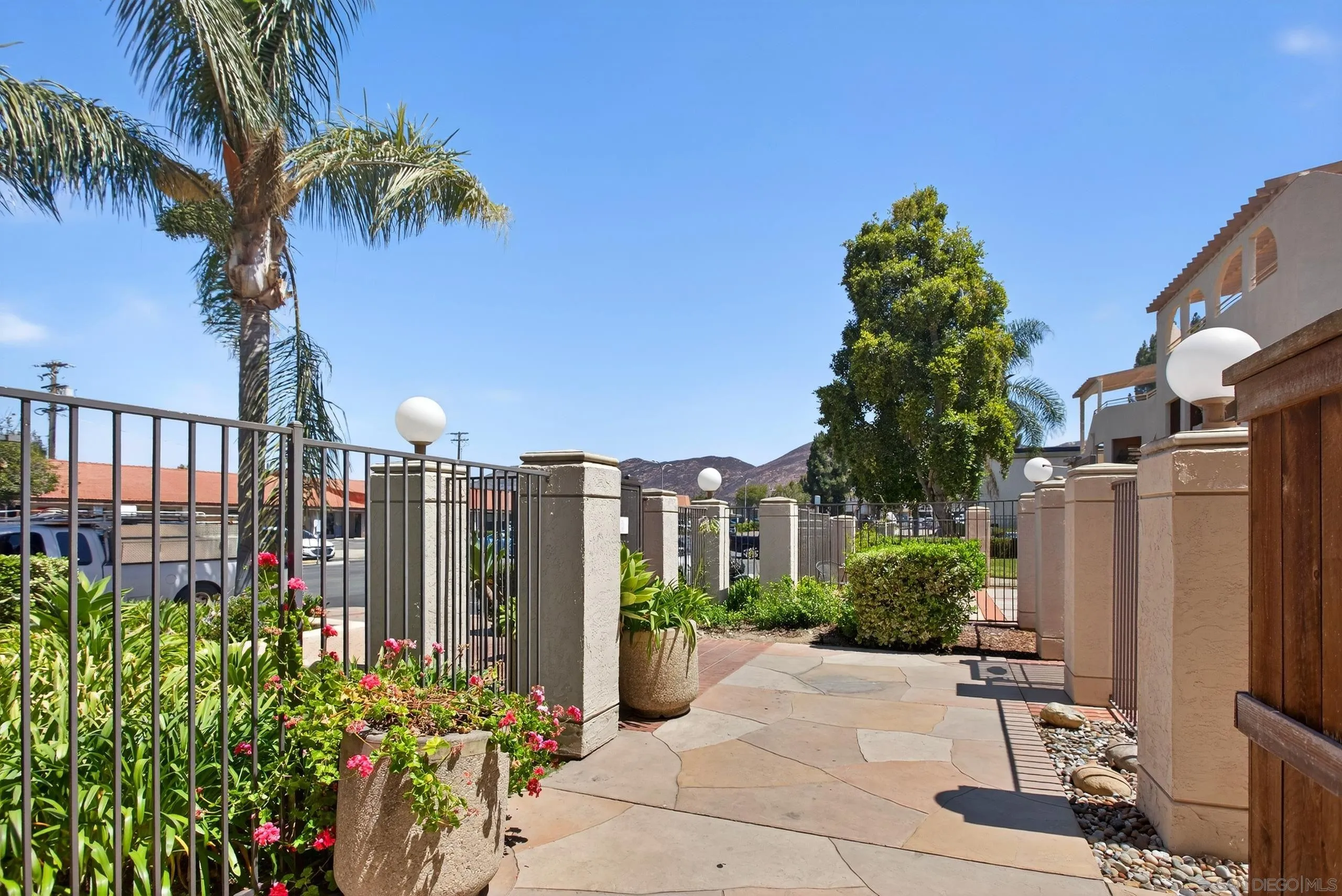 https://cdn.realtyfeed.com/cdn/127/250037400/c08bf1134178fdaff3c50ce174152783.webp
