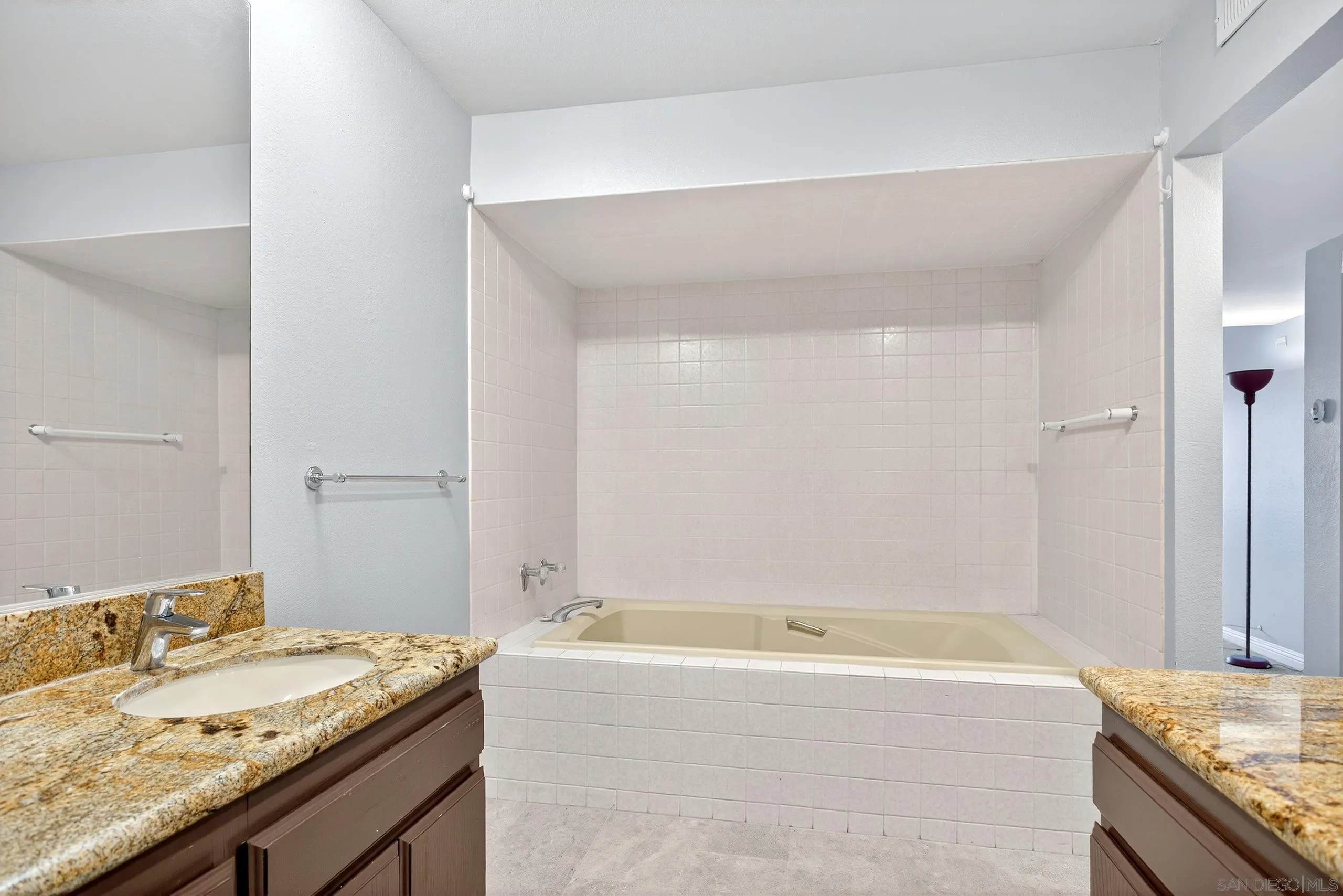 https://cdn.realtyfeed.com/cdn/127/250037400/c13d680c251c4bc17669fa5696a11167.webp