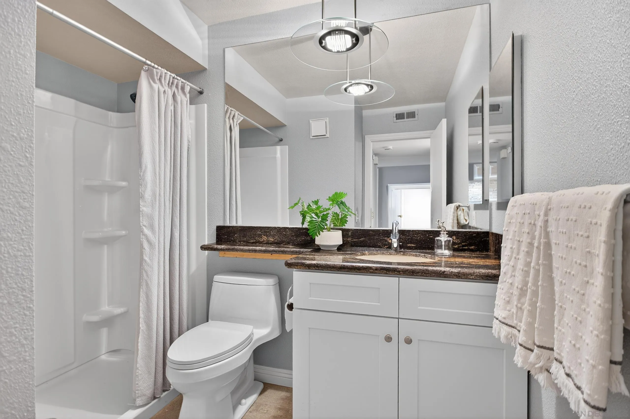 https://cdn.realtyfeed.com/cdn/127/250037400/d671ec1167de5c0d0f2015828e86db9d.webp