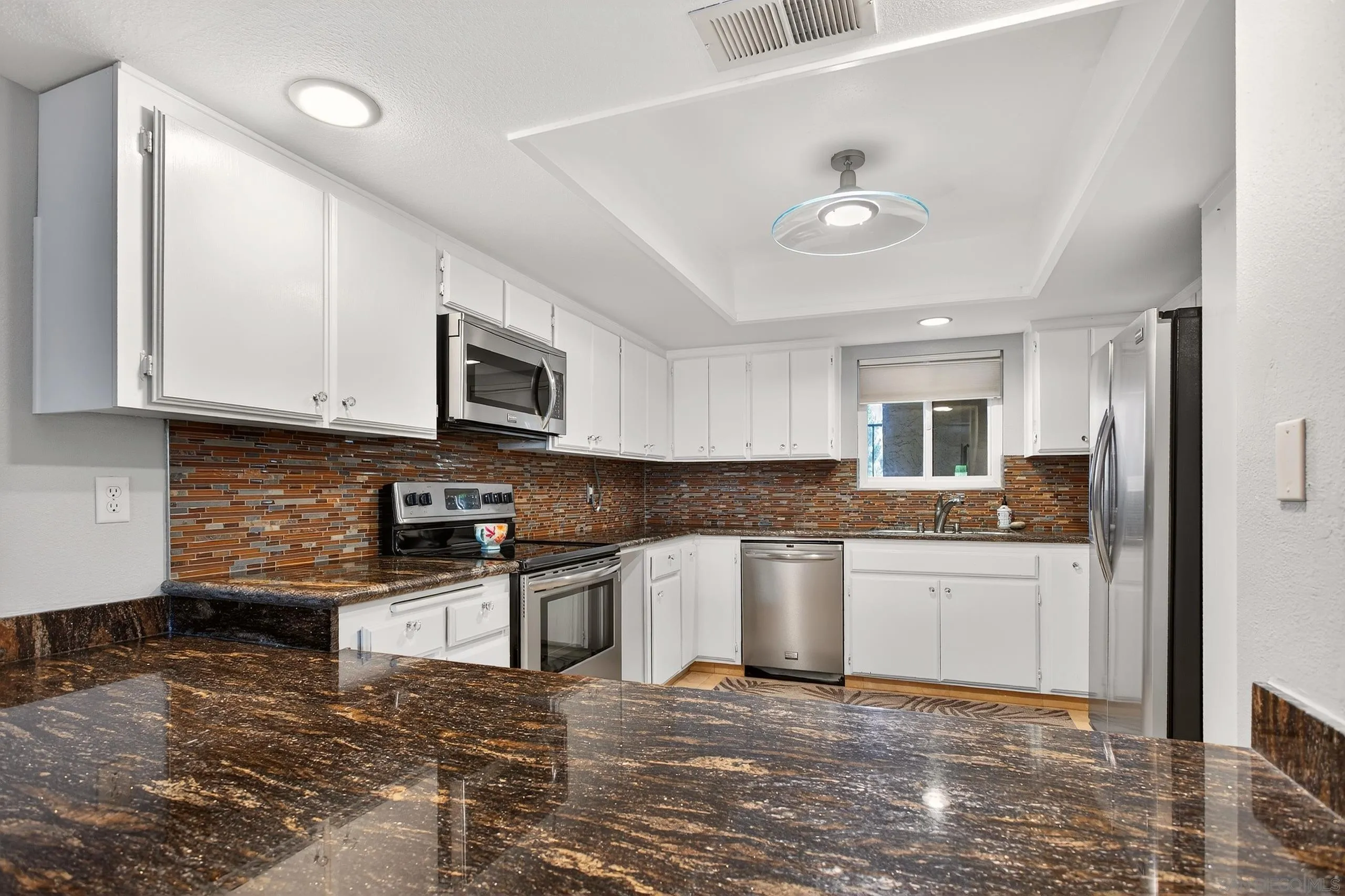 https://cdn.realtyfeed.com/cdn/127/250037400/fe56a8b7201bc97da9671347f41a003e.webp