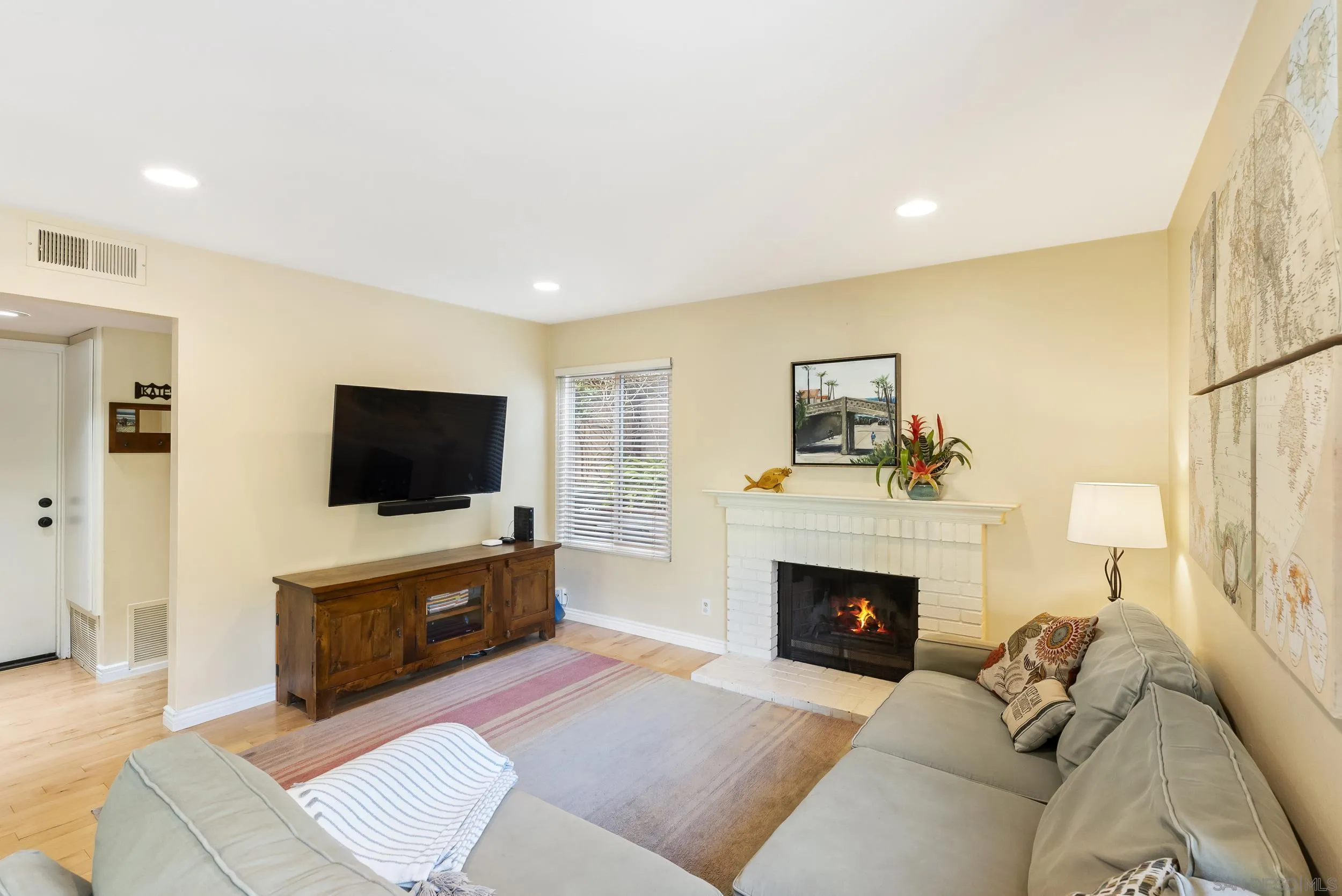 https://cdn.realtyfeed.com/cdn/127/250037406/00edffd685108db56568aa9ea18c5cc7.webp