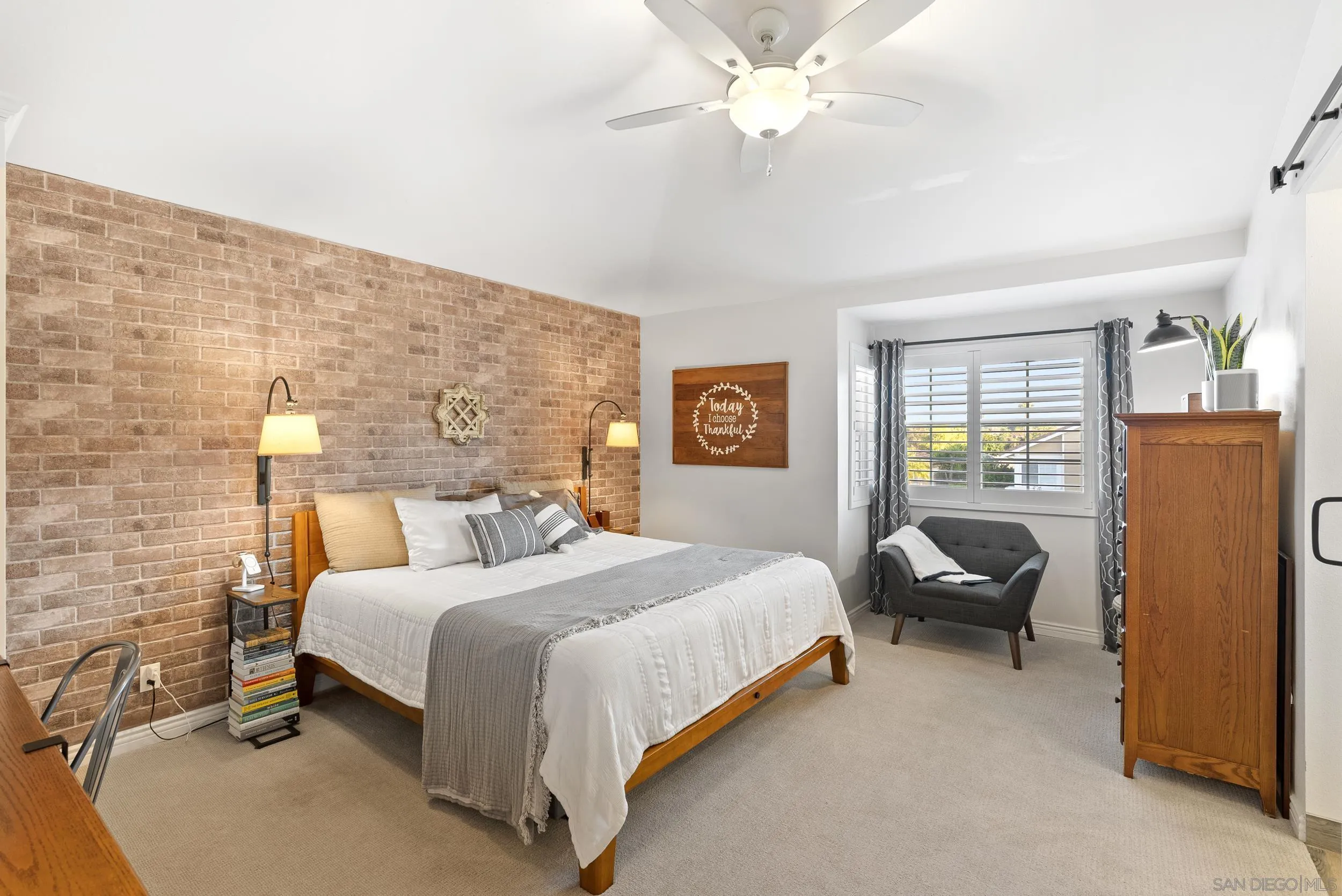 https://cdn.realtyfeed.com/cdn/127/250037406/2e525e09db644d86976237e7183f7573.webp