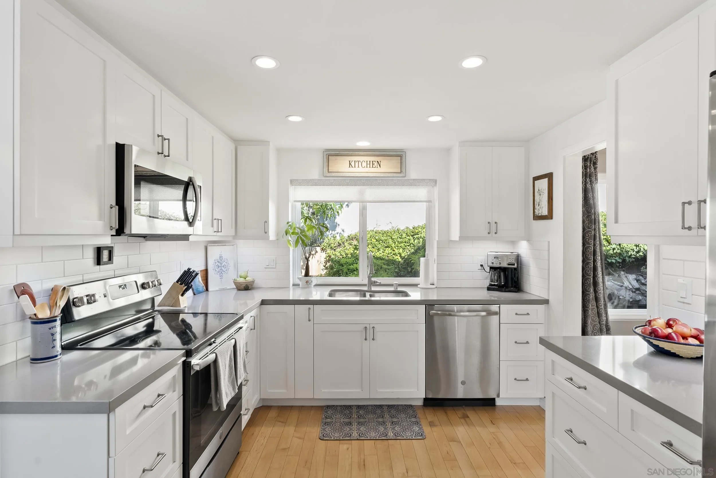 https://cdn.realtyfeed.com/cdn/127/250037406/d13ee0fb18d318663f618cba6a4ca29e.webp