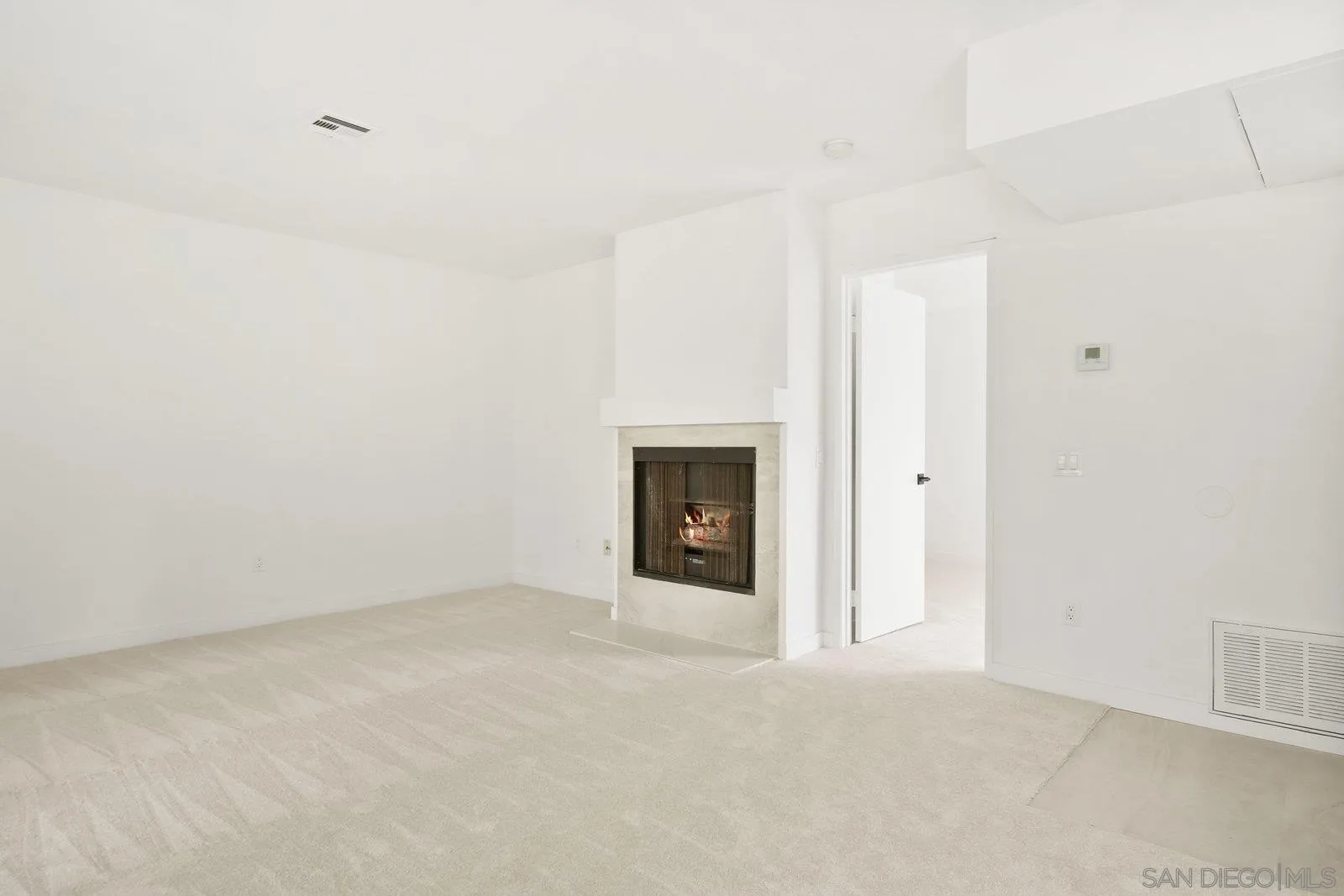 https://cdn.realtyfeed.com/cdn/127/250037407/da5dd5638f076f110a6bfc634c3b2cb2.webp