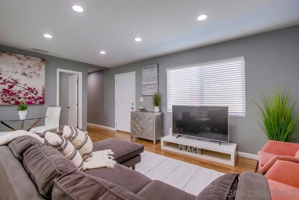 https://cdn.realtyfeed.com/cdn/127/250037408/046611e615c2d95a79d6cd0469afa687.webp
