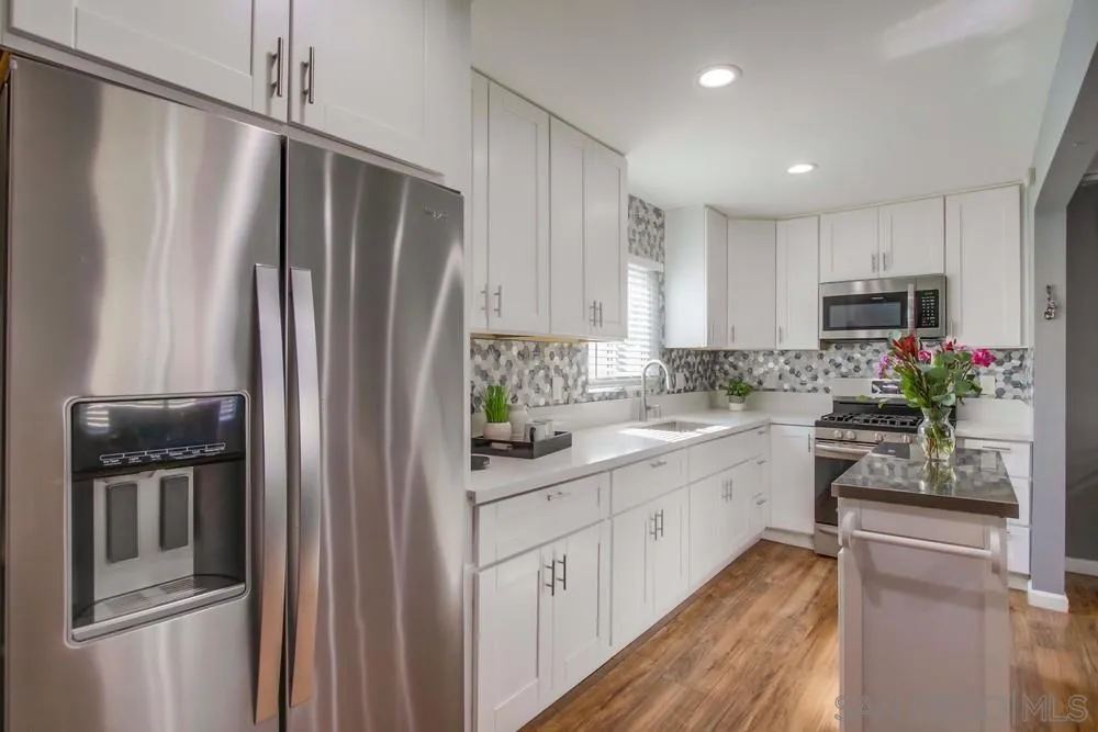 https://cdn.realtyfeed.com/cdn/127/250037408/aef41e229aea3053d8a4bb452d76a3a2.webp