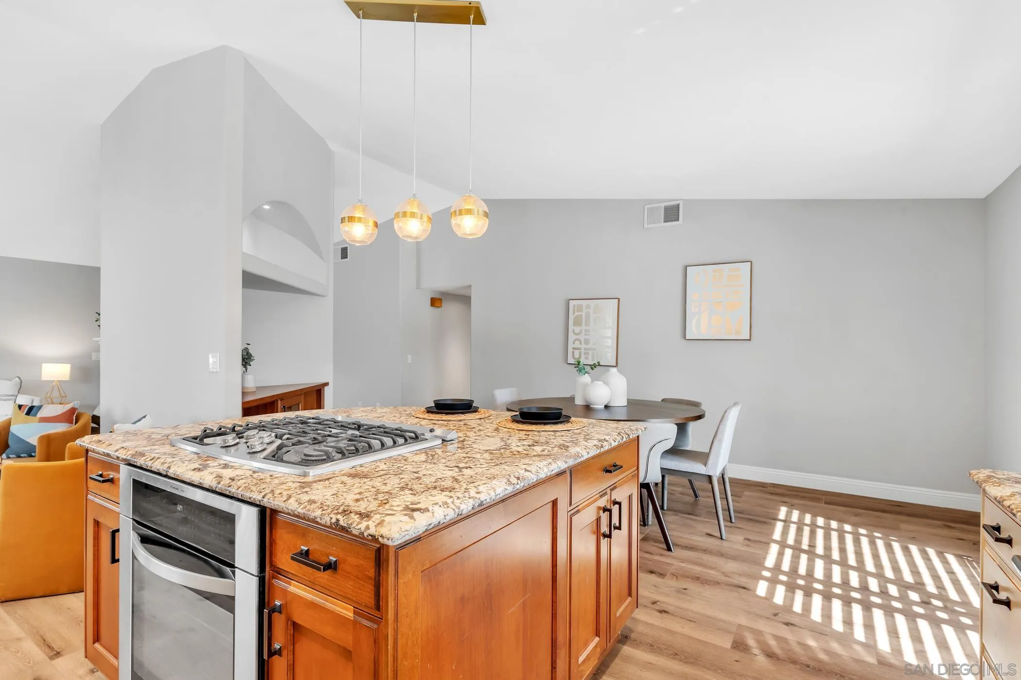 https://cdn.realtyfeed.com/cdn/127/250037409/196f380a4d7b0f2ef058adb1ff2cccbe.webp