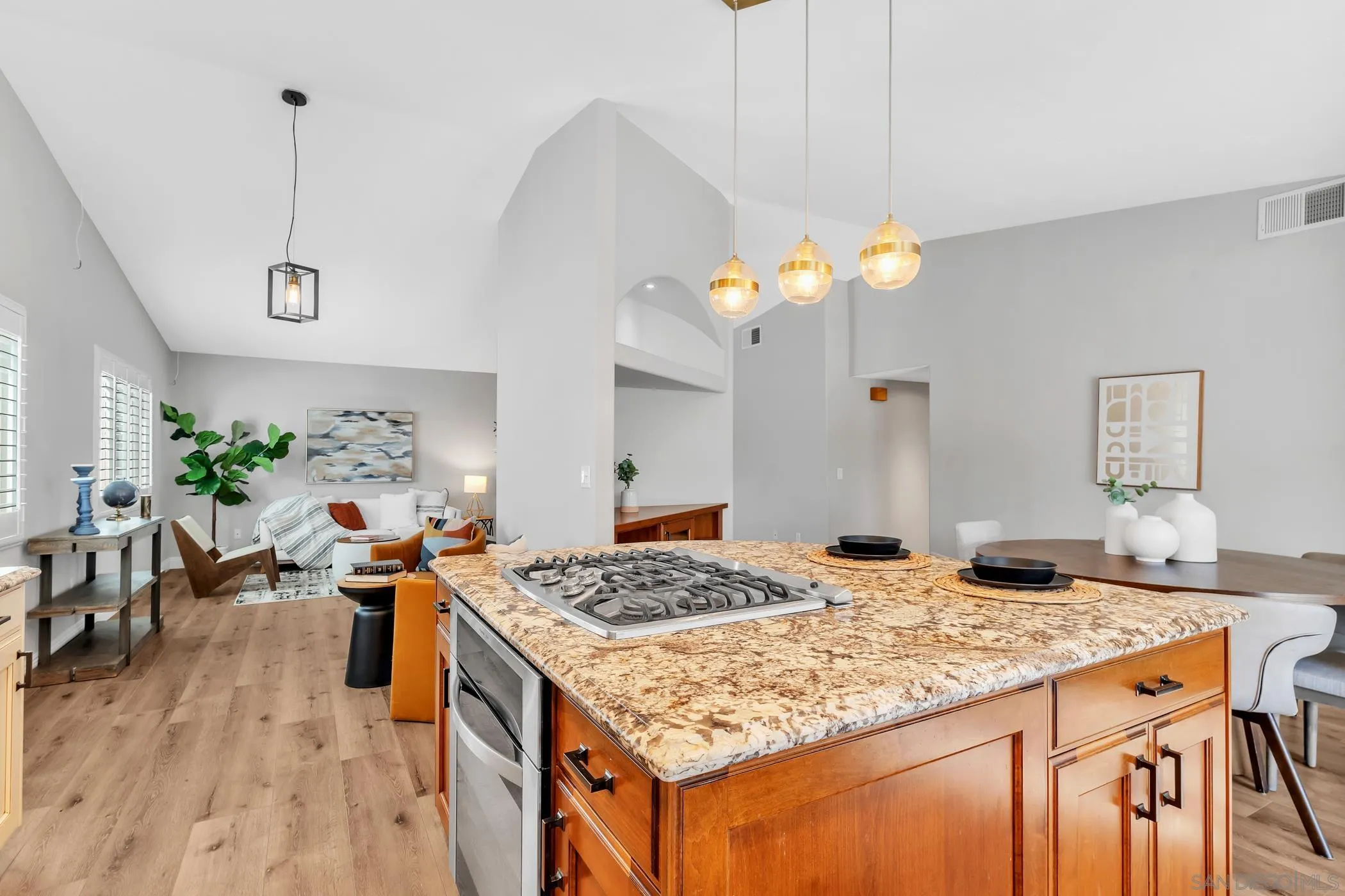 https://cdn.realtyfeed.com/cdn/127/250037409/1a0843611b82306563e64238952503e1.webp