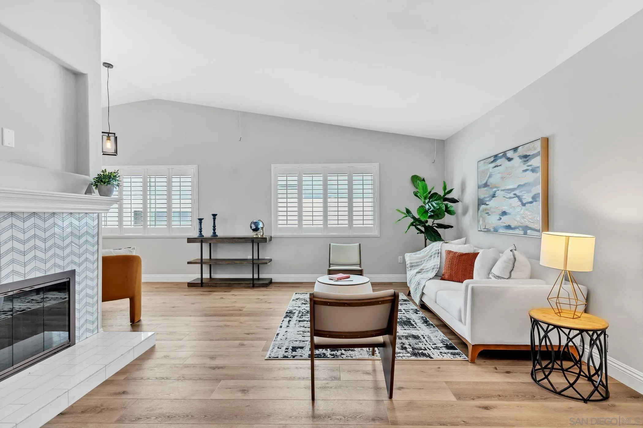 https://cdn.realtyfeed.com/cdn/127/250037409/a2ee604ae3e09e4be5abccedb8c6e854.webp