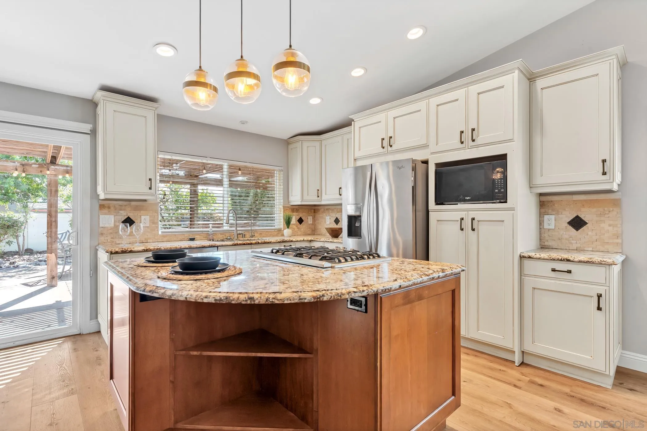 https://cdn.realtyfeed.com/cdn/127/250037409/d35cde60fd40f66e270e365e6407833a.webp