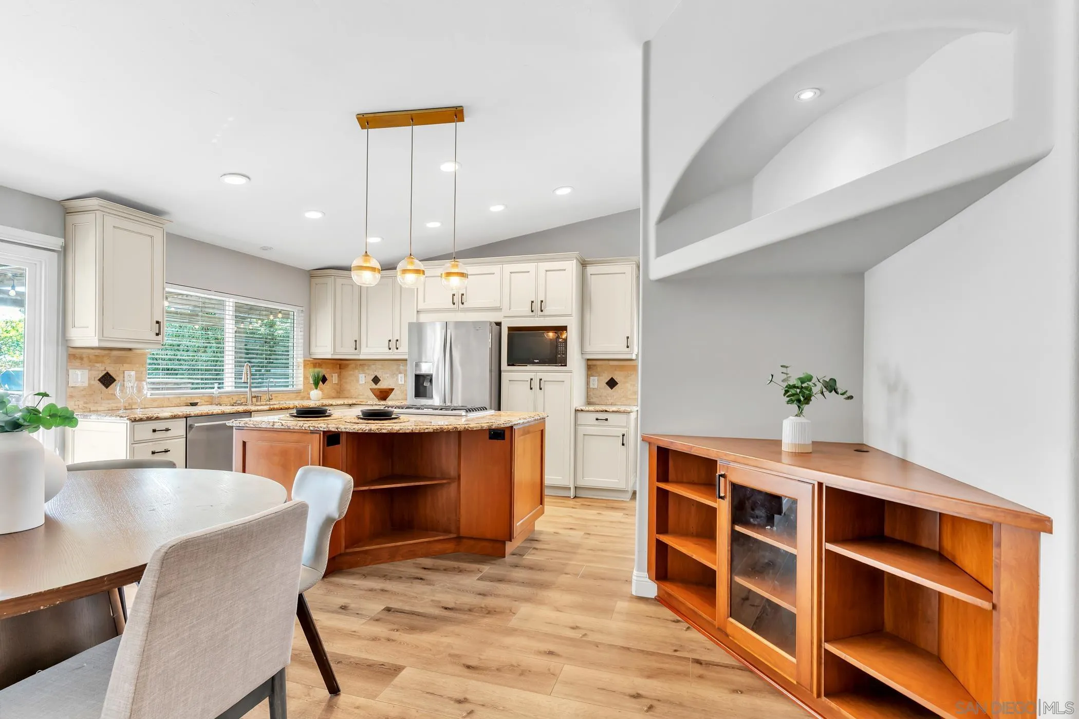 https://cdn.realtyfeed.com/cdn/127/250037409/fbbec0a3ded4b6be0c5f72bb3f54f647.webp