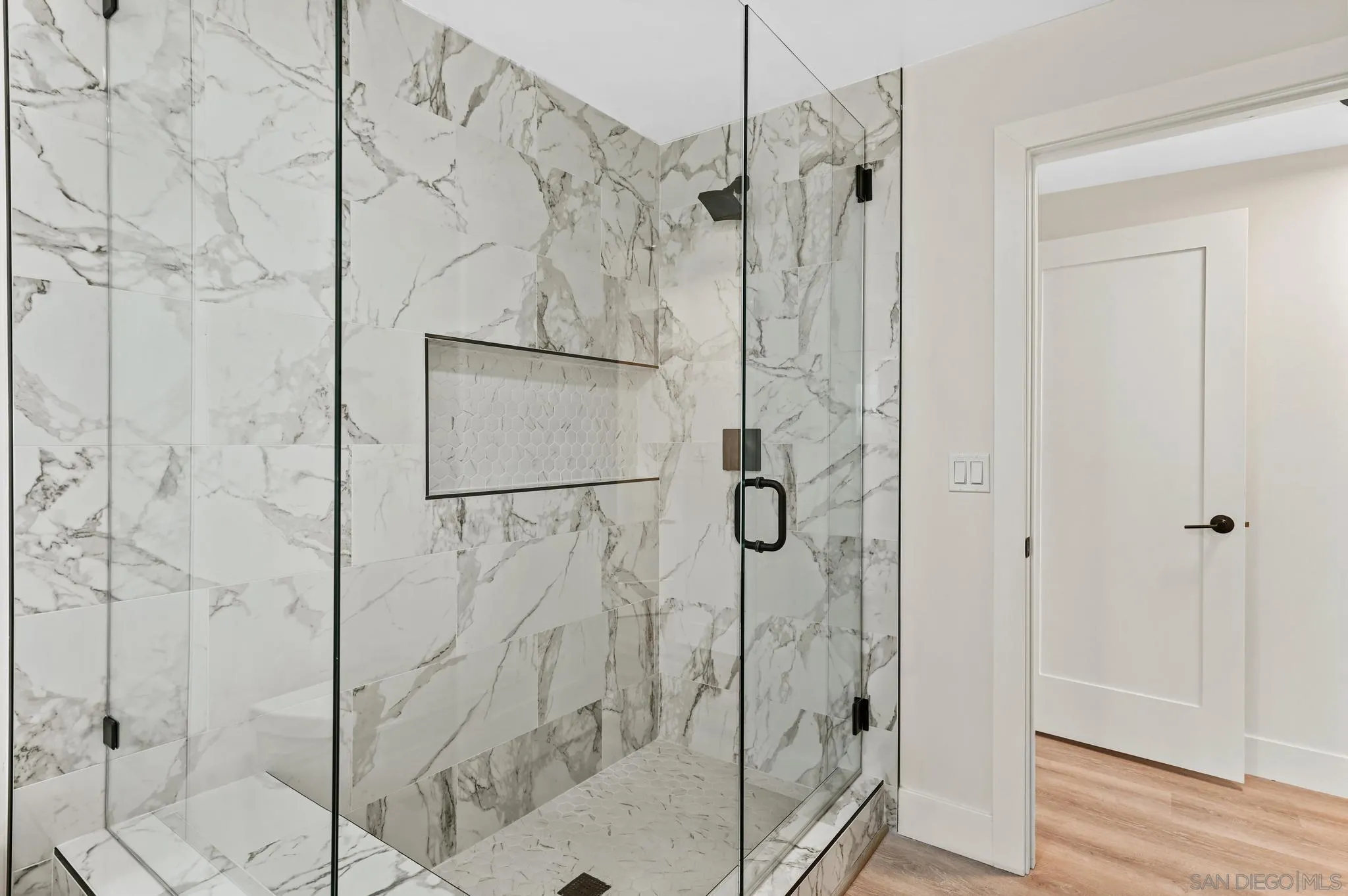 https://cdn.realtyfeed.com/cdn/127/250037412/27d8028aae34b025e3a633d2970e3c7a.webp
