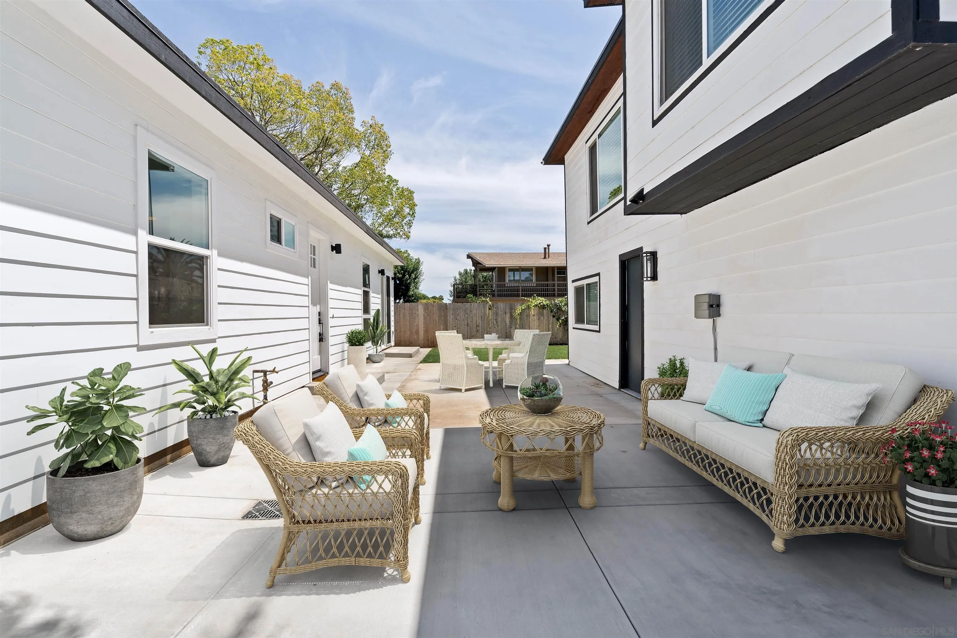 https://cdn.realtyfeed.com/cdn/127/250037412/4f248766c2d92188e304bb64406c838e.webp