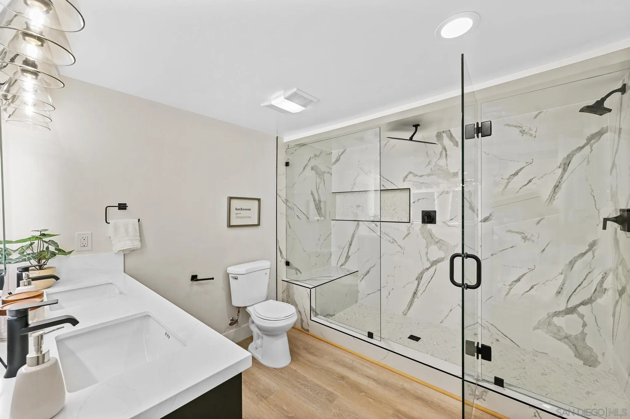 https://cdn.realtyfeed.com/cdn/127/250037412/920b1ab63558b06bca6efbe8dae651c8.webp