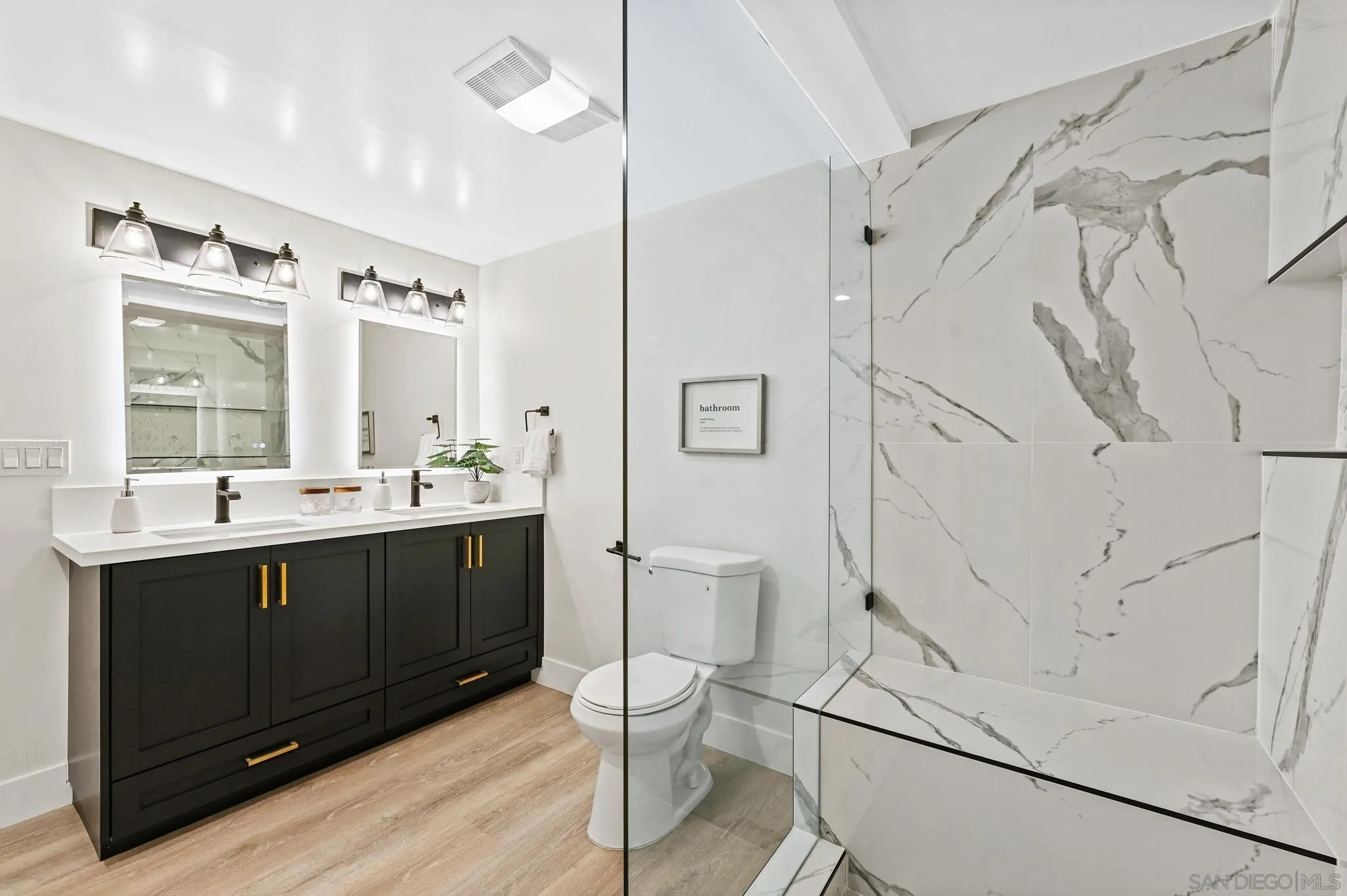 https://cdn.realtyfeed.com/cdn/127/250037412/a5d4edaced3ef8474b6b361e28190ca2.webp