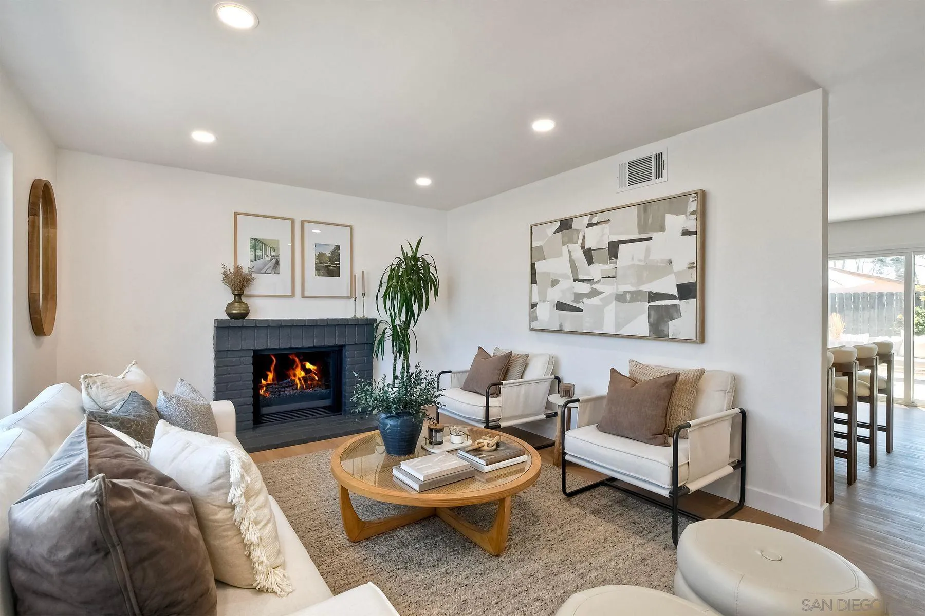 https://cdn.realtyfeed.com/cdn/127/250037413/375a5e8f6d67643808503bea7f32724d.webp
