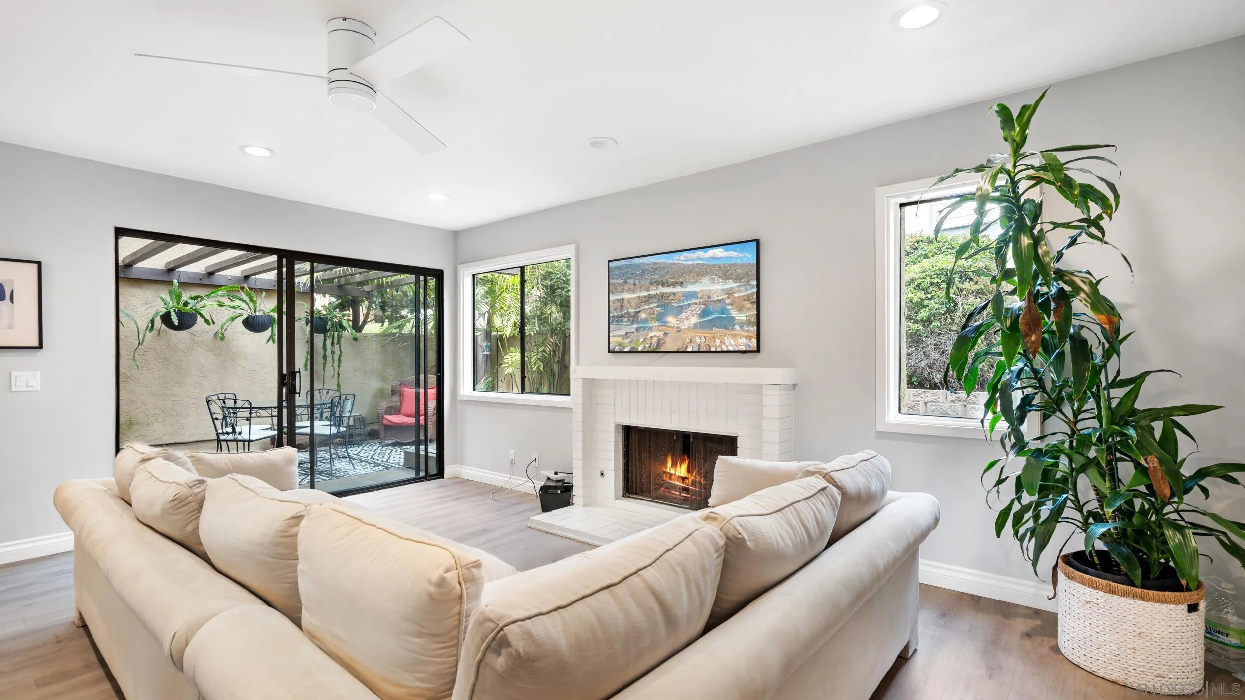 https://cdn.realtyfeed.com/cdn/127/250037414/133bfbb6d32b84205f3ccbee8819062d.webp