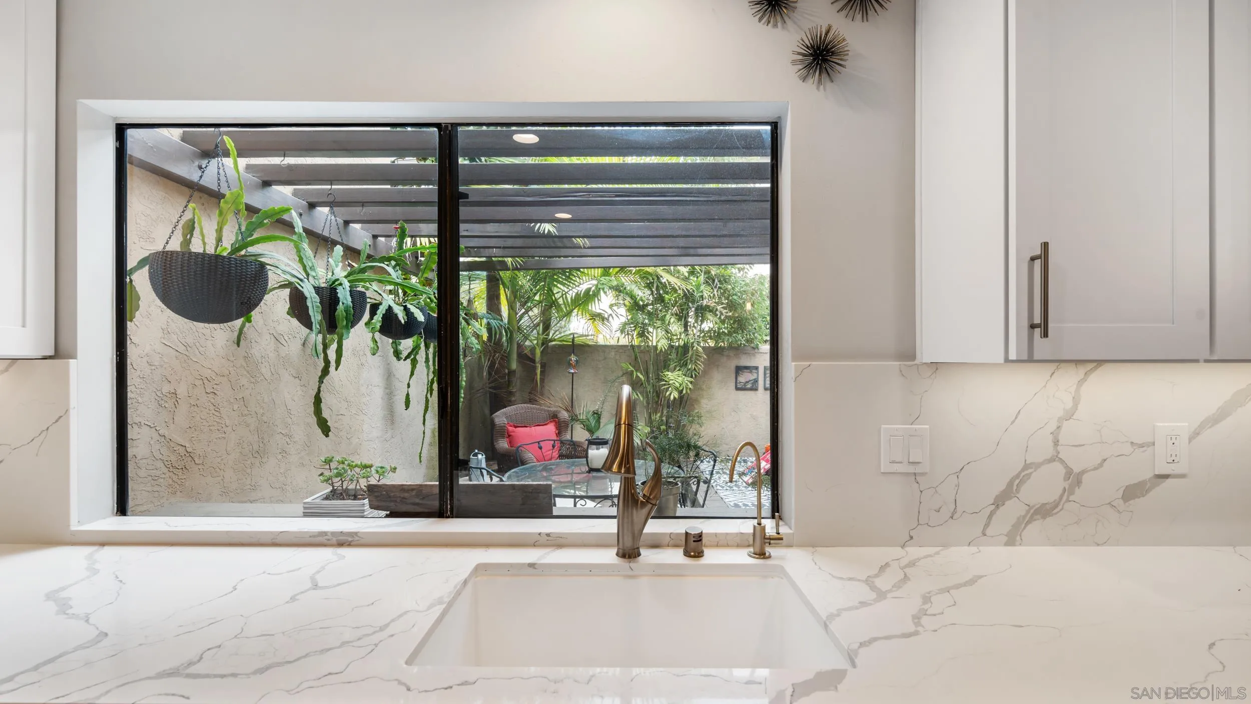 https://cdn.realtyfeed.com/cdn/127/250037414/73b10f3a70d3cd2fafc5947a0932903c.webp