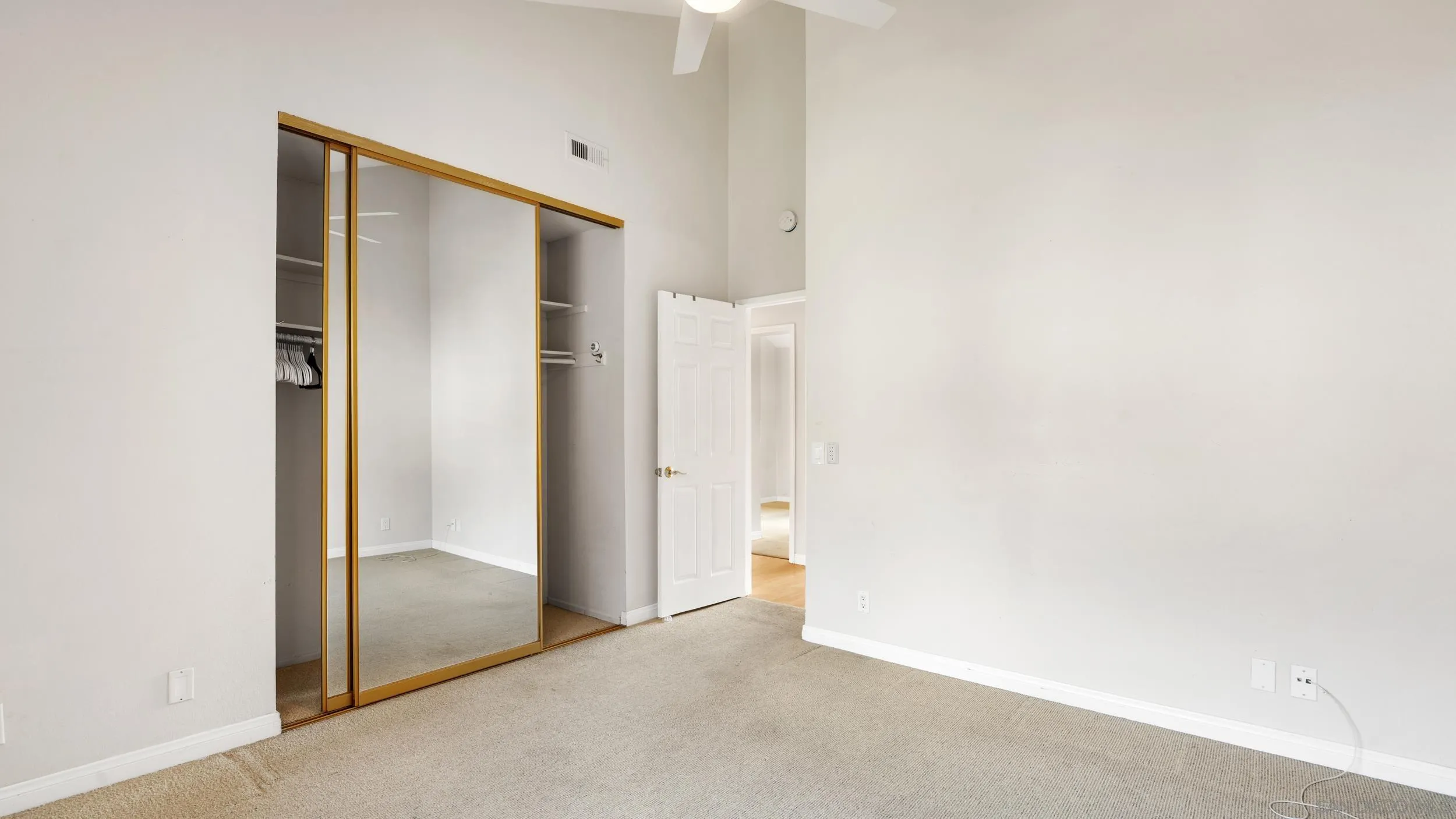 https://cdn.realtyfeed.com/cdn/127/250037414/91711a2c48841743c47b145e27b05070.webp