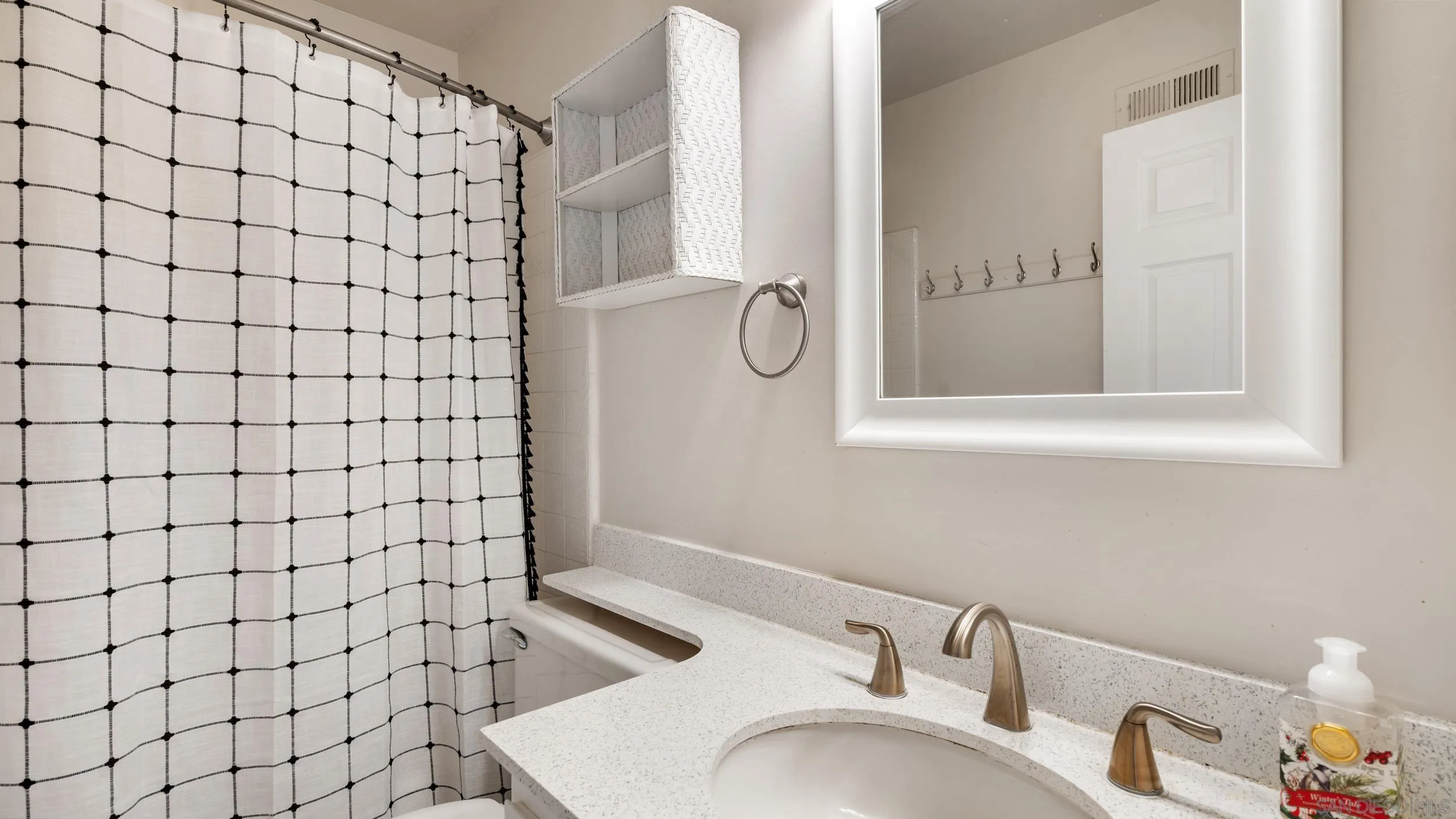 https://cdn.realtyfeed.com/cdn/127/250037414/a89994c3c6869c7b5629cee18cf607b8.webp