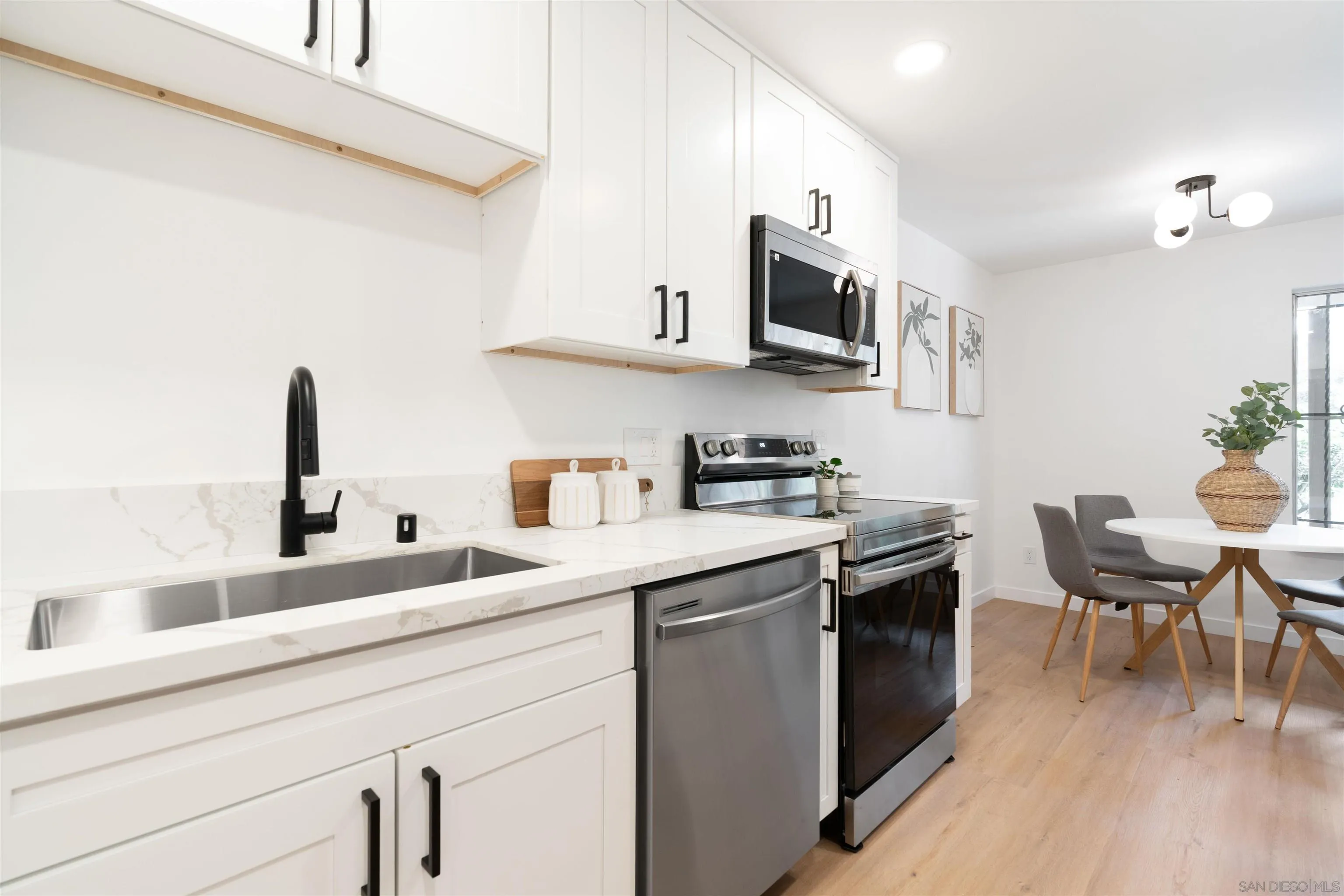https://cdn.realtyfeed.com/cdn/127/250037415/6774160bb43317f684ed1d8ddb24dc3b.webp