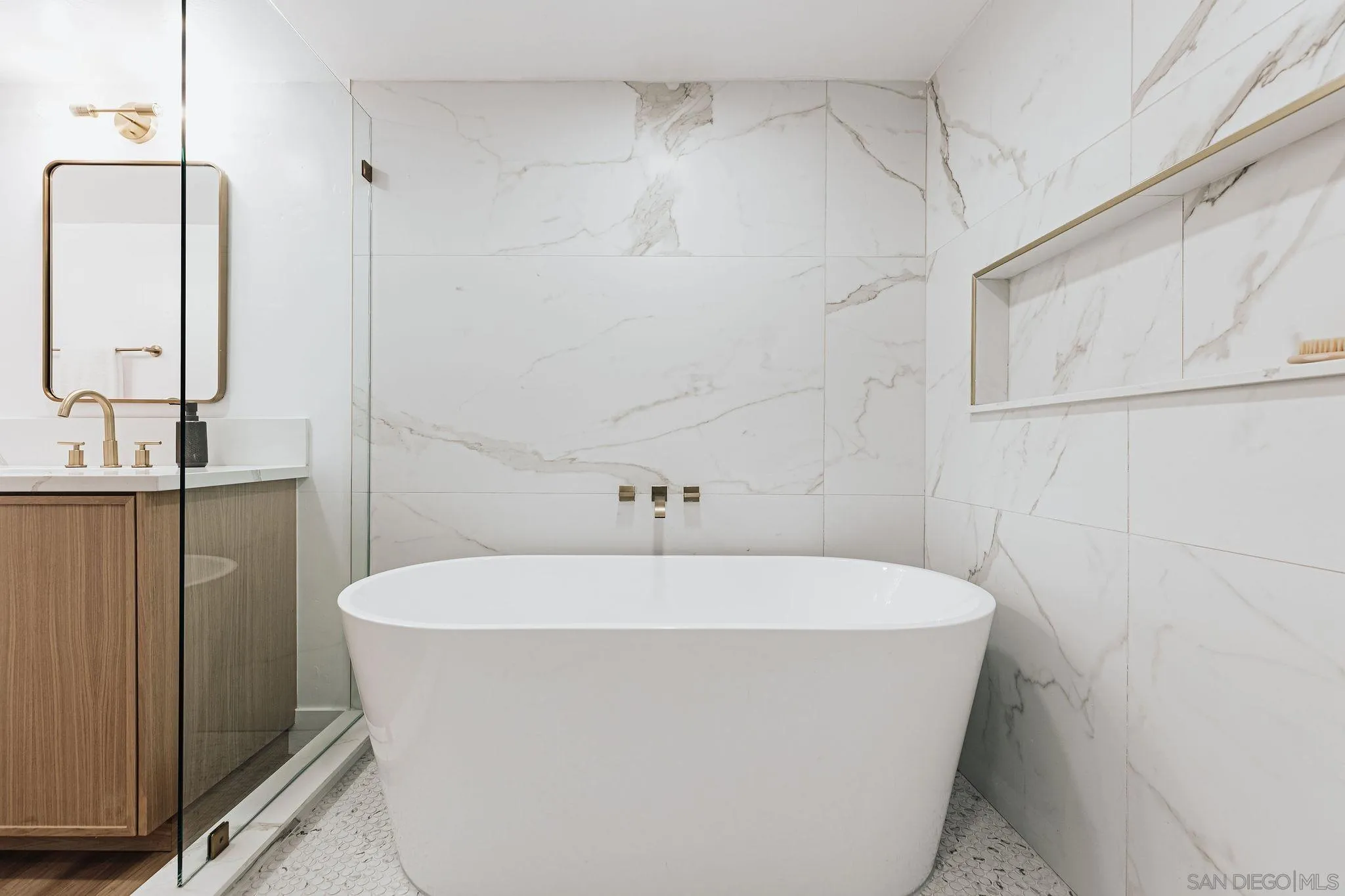 https://cdn.realtyfeed.com/cdn/127/250037419/6092015a702ffb2eac778a0dfa9a090f.webp