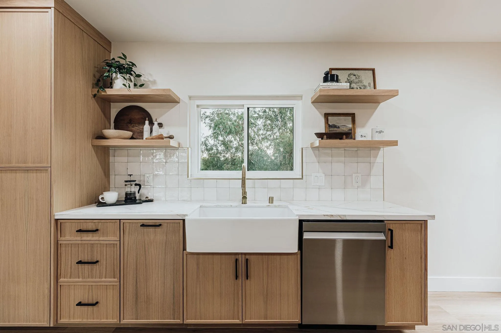 https://cdn.realtyfeed.com/cdn/127/250037419/91b55e9bc2d66faaa82cc5f8cfcbfb5e.webp