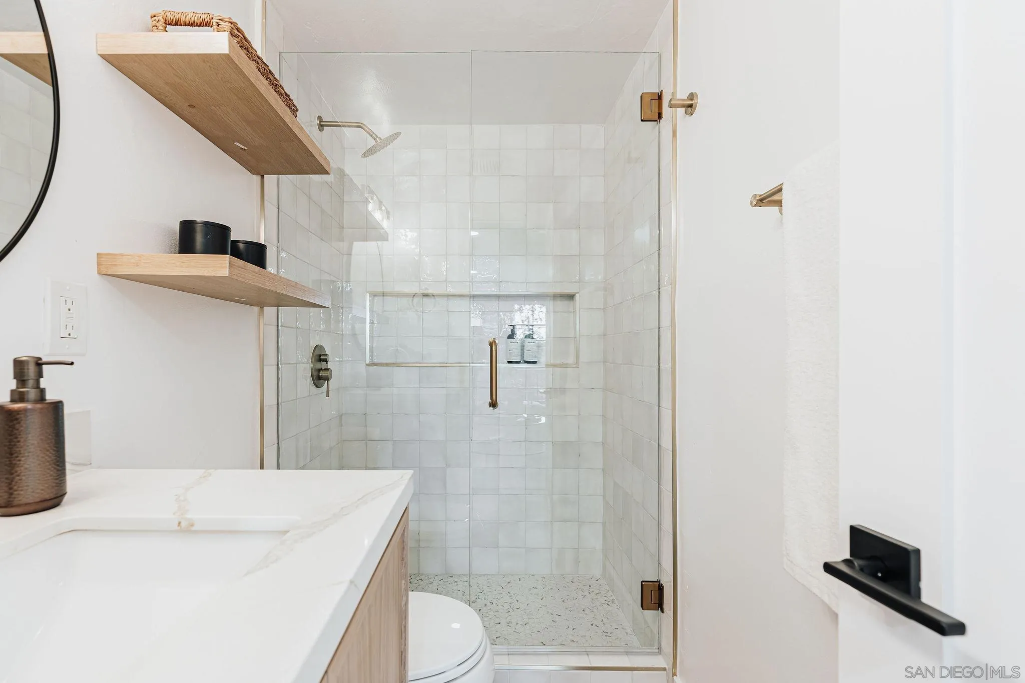 https://cdn.realtyfeed.com/cdn/127/250037419/cd48f10290854c6be9da17bb3ff585b7.webp
