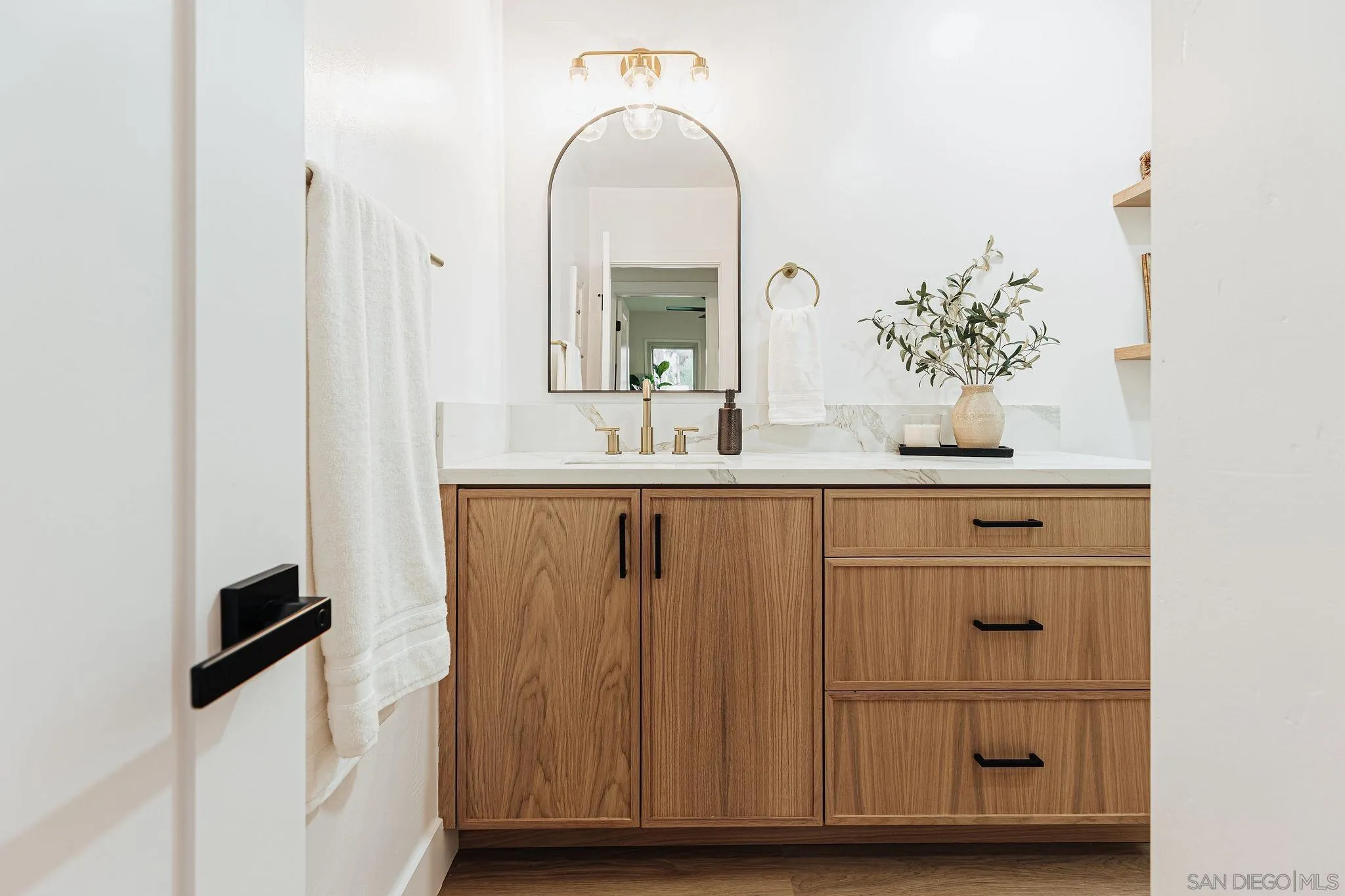 https://cdn.realtyfeed.com/cdn/127/250037419/eefec97c12a47bdcf7d1331a79141eef.webp
