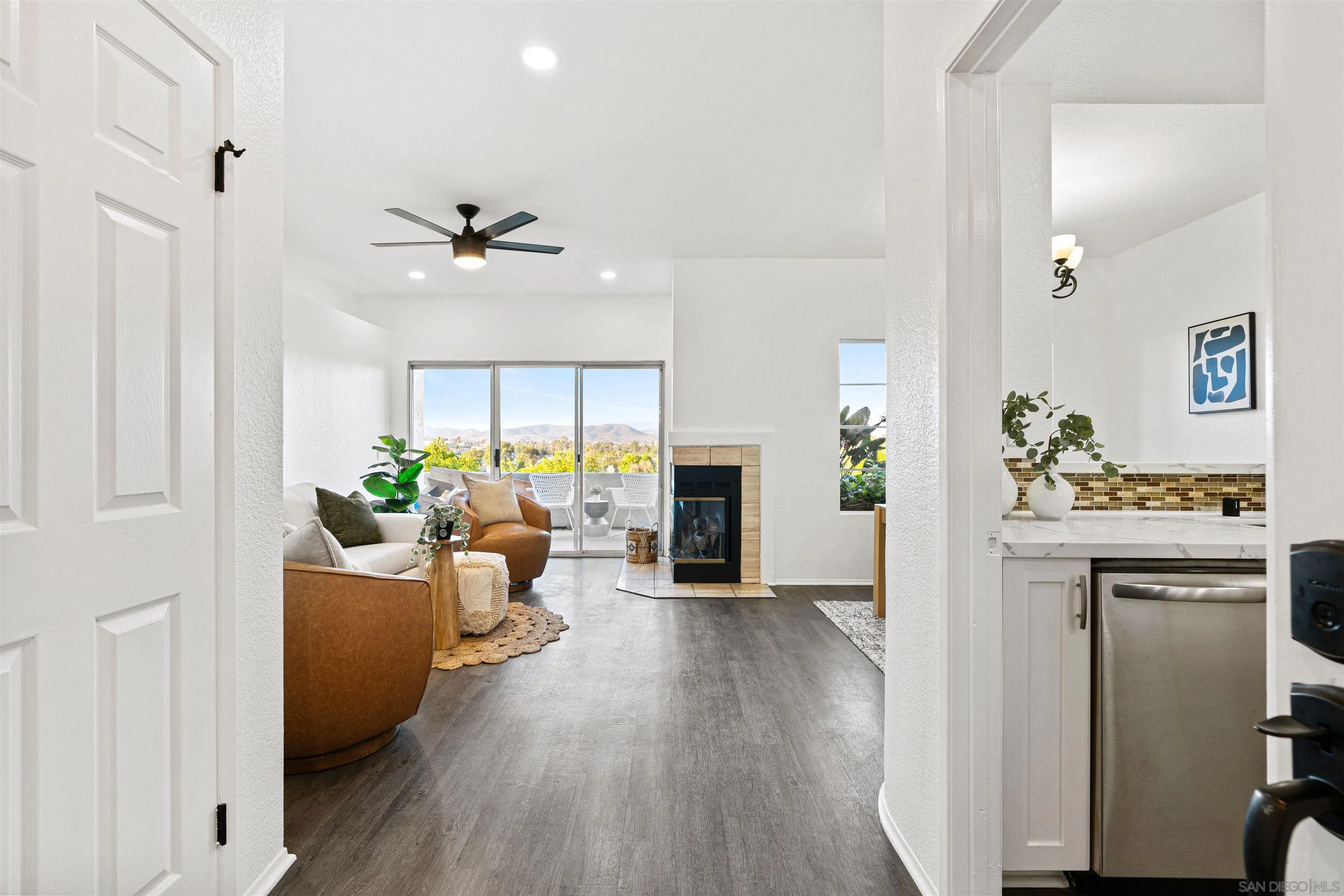 https://cdn.realtyfeed.com/cdn/127/250037421/242804c6d2253fd102187d8a280afdb3.webp