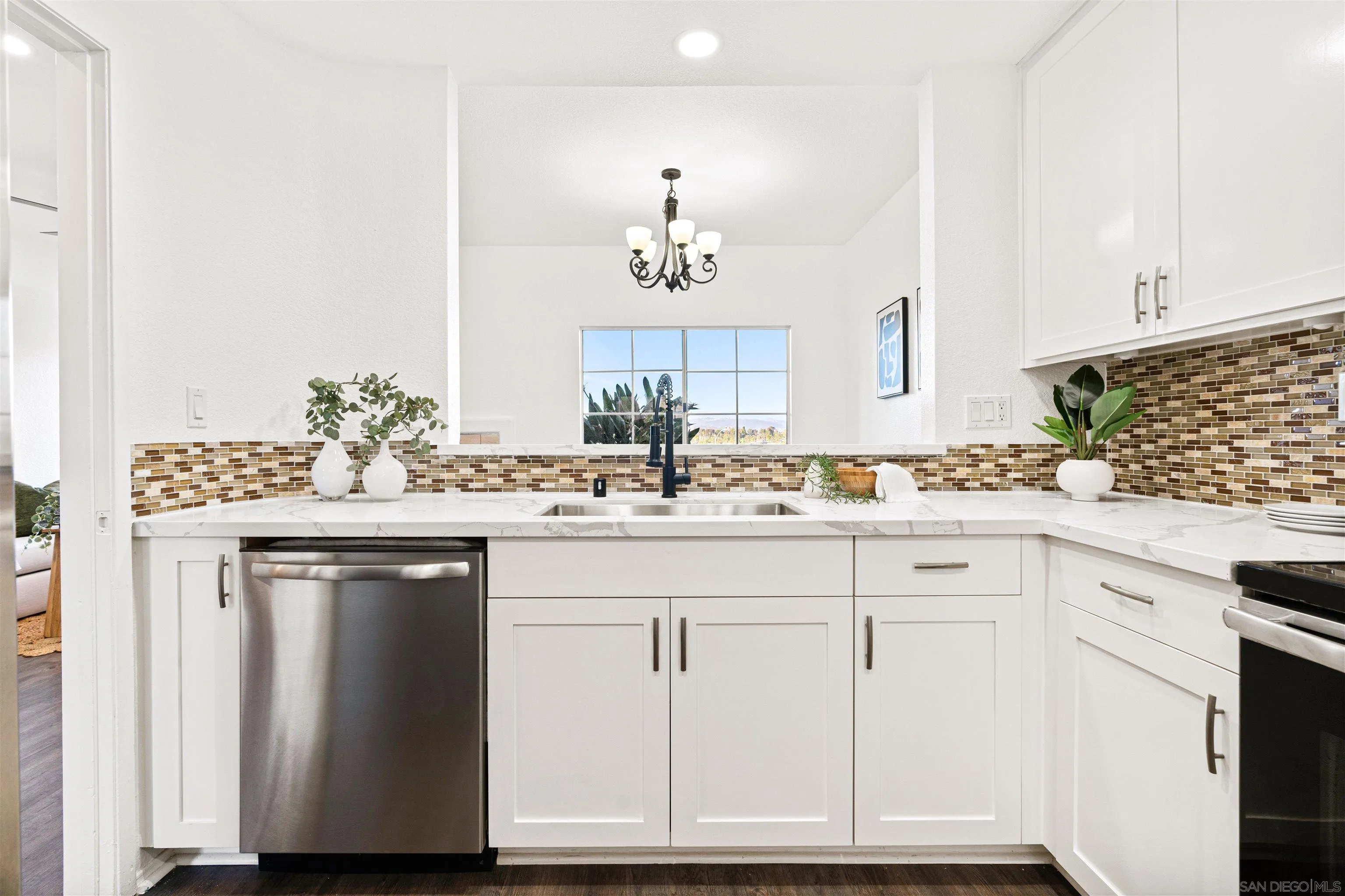 https://cdn.realtyfeed.com/cdn/127/250037421/44a1cb377a624e6e64160c204e229091.webp