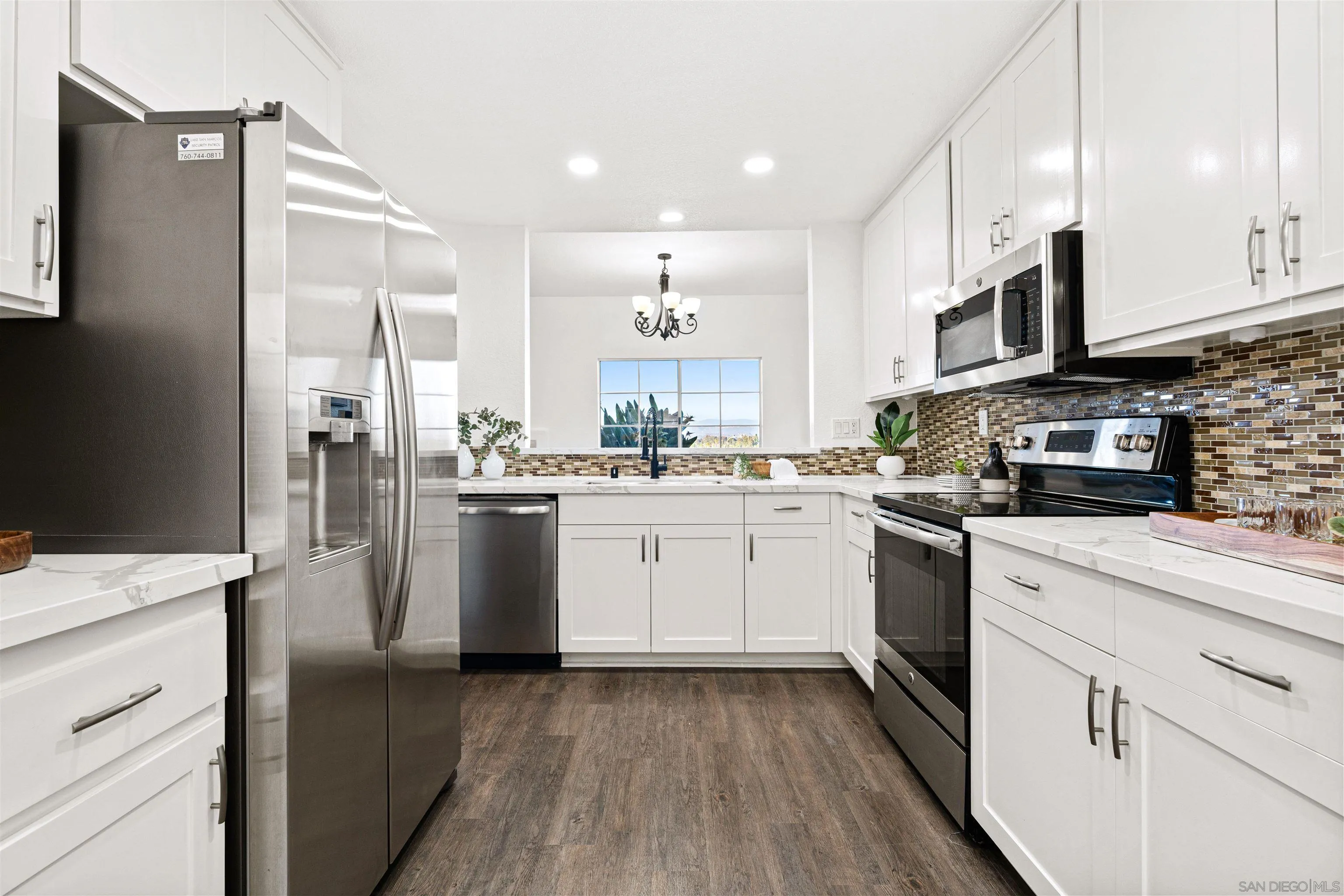 https://cdn.realtyfeed.com/cdn/127/250037421/75e602967de2040ab5922926ea333118.webp