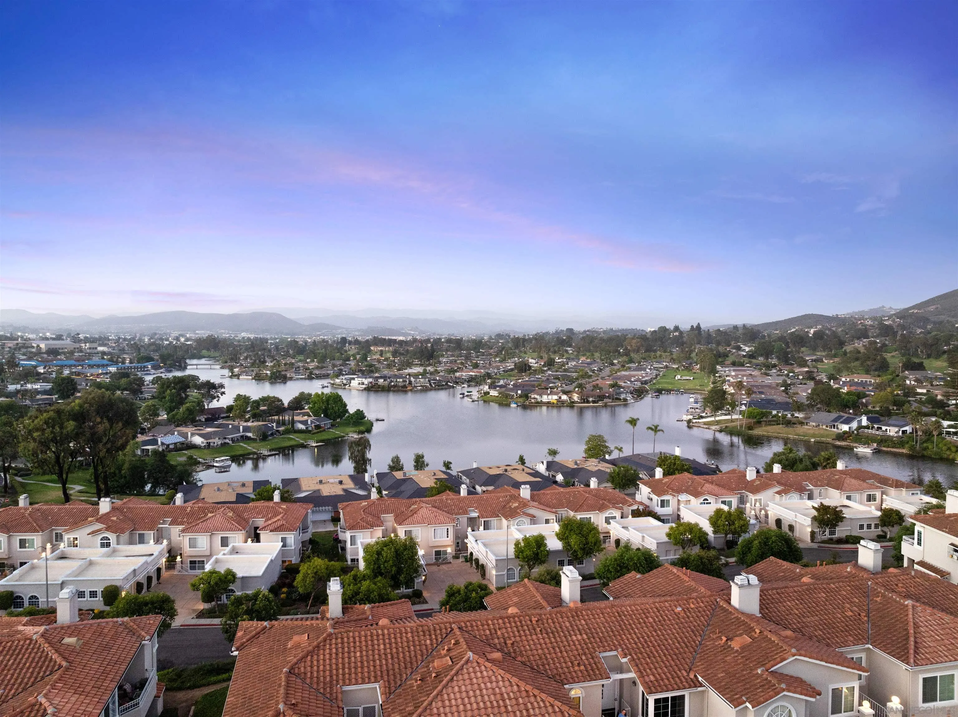 https://cdn.realtyfeed.com/cdn/127/250037421/bc4f683770bbf50d37d3a405686b4cb7.webp