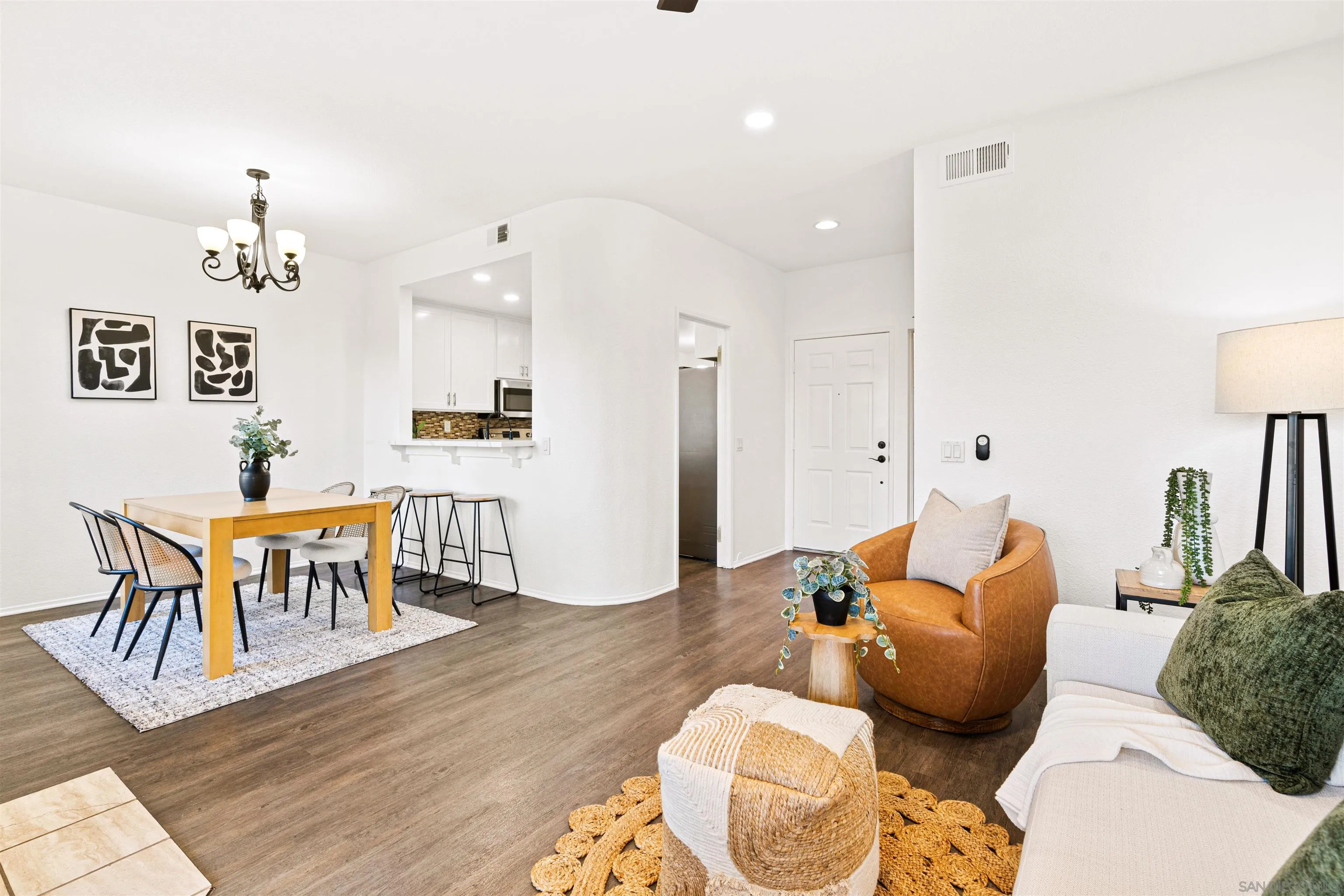 https://cdn.realtyfeed.com/cdn/127/250037421/e6aec9a73efce7c6e16a7a395ddacc62.webp