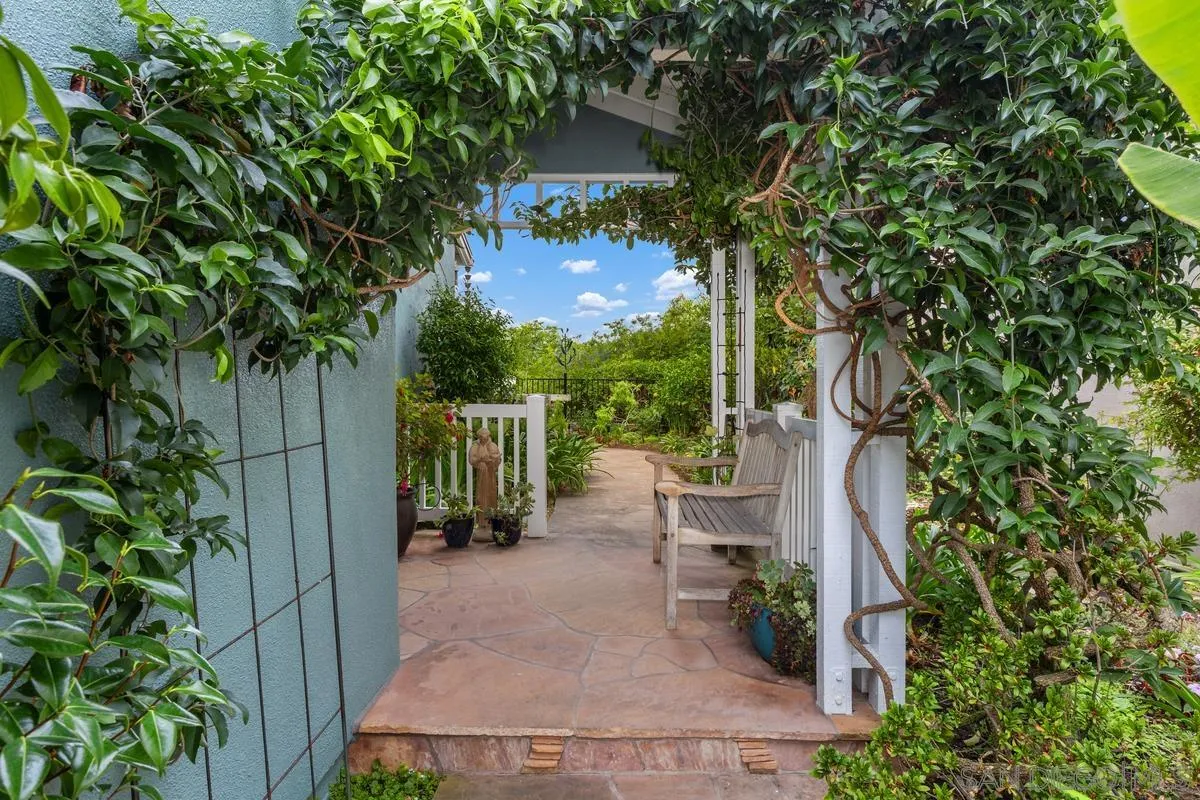 https://cdn.realtyfeed.com/cdn/127/250037423/24311a91d508bd2b00a75f27428f6345.webp