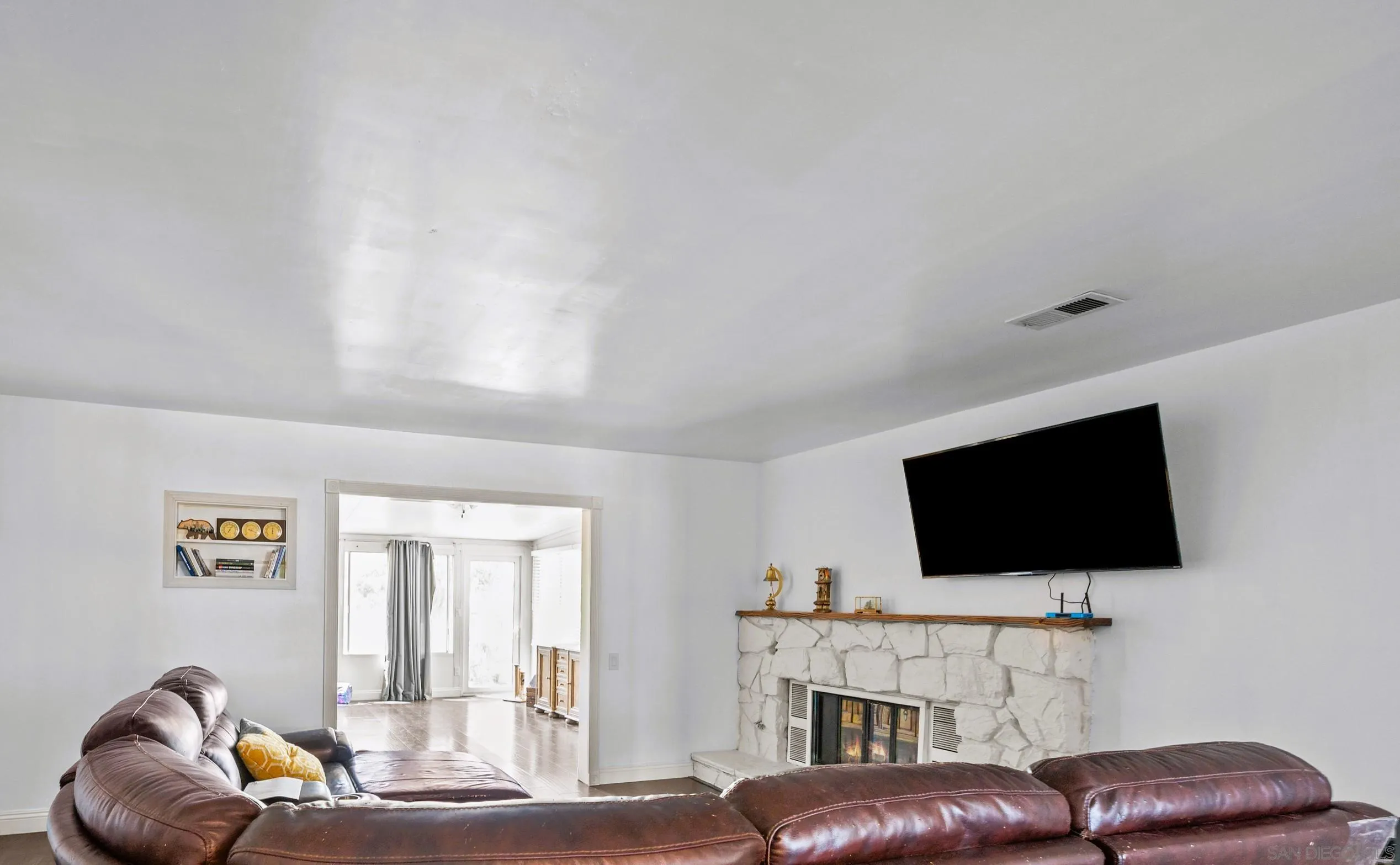 https://cdn.realtyfeed.com/cdn/127/250037429/03b41111ce38068956e19c1a76eac065.webp