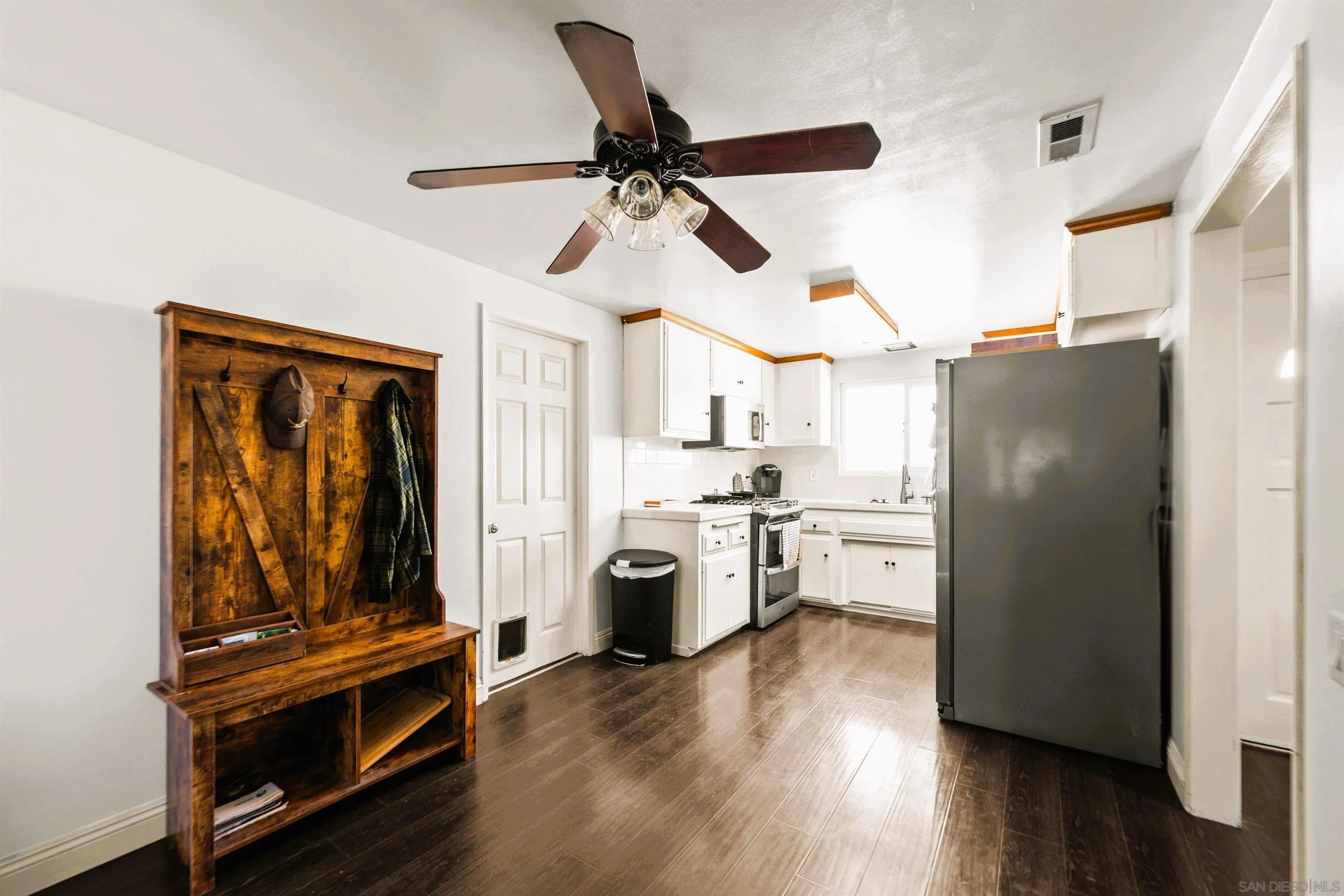 https://cdn.realtyfeed.com/cdn/127/250037429/242df2be4b78c04f9b1004fa439762e3.webp