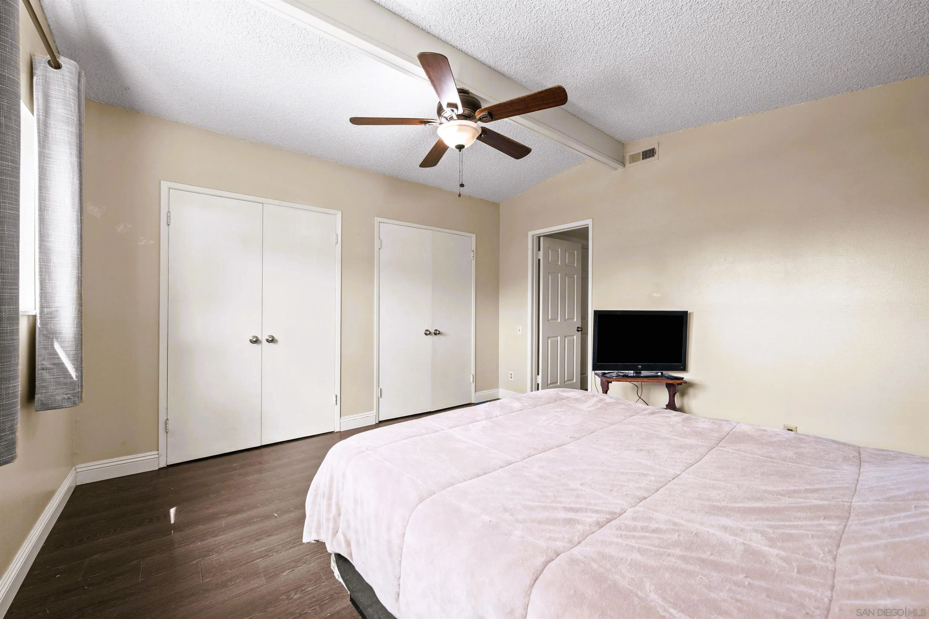 https://cdn.realtyfeed.com/cdn/127/250037429/299e6f1c494d0330b63074e4b1f587f0.webp